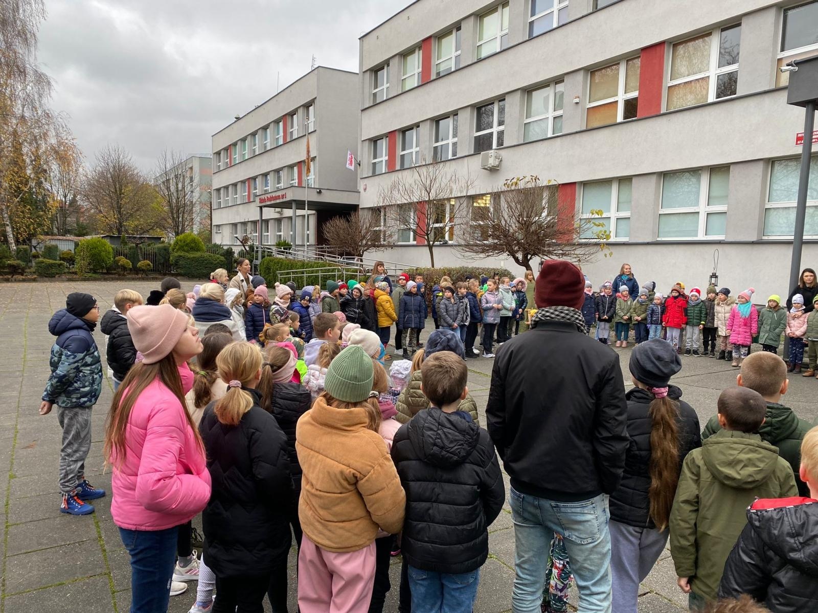 Zdjęcie w galerii na portalu naszraciborz.pl: Wizyta św. Marcina w Szkole na Ostrogu wiadomości z regionu