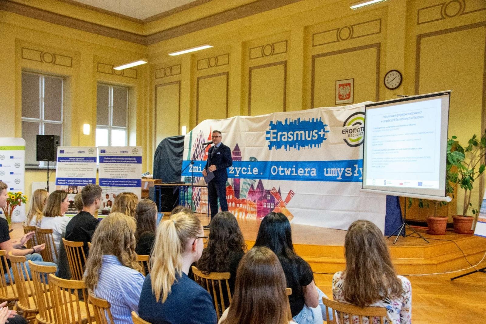 Zdjęcie w galerii na portalu naszraciborz.pl: Erasmus+ w raciborskim Ekonomiku. Staże są OK! wiadomości z regionu