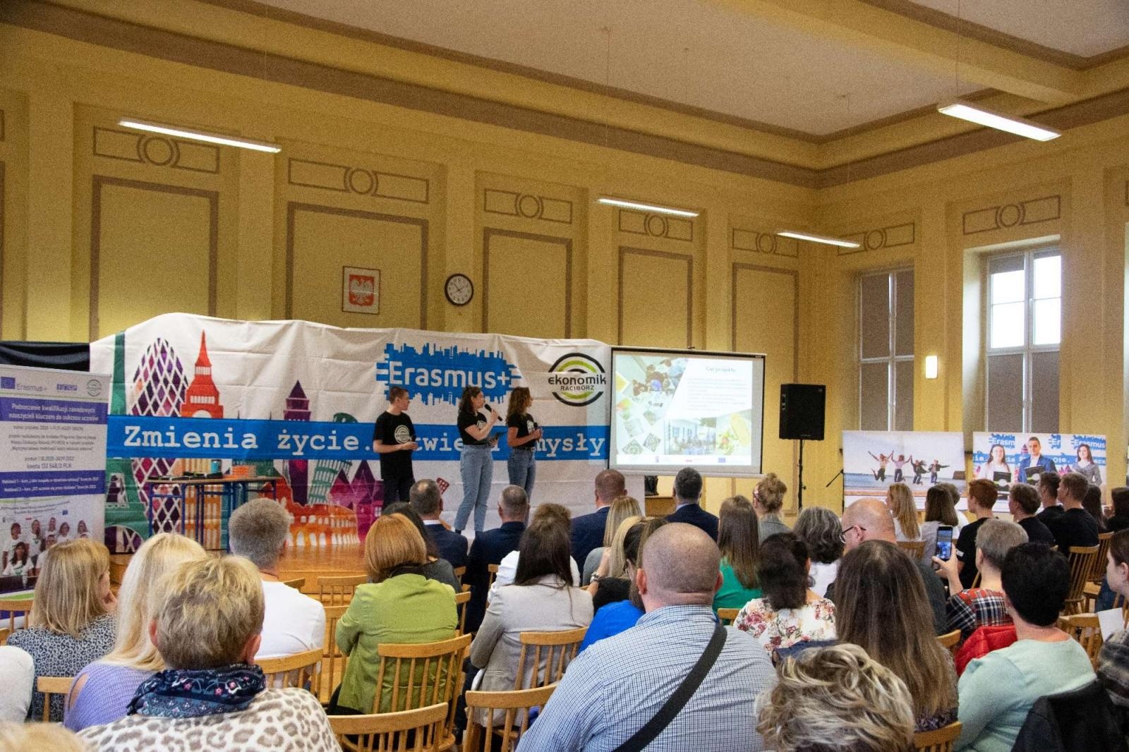 Zdjęcie w galerii na portalu naszraciborz.pl: Erasmus+ w raciborskim Ekonomiku. Staże są OK! wiadomości z regionu