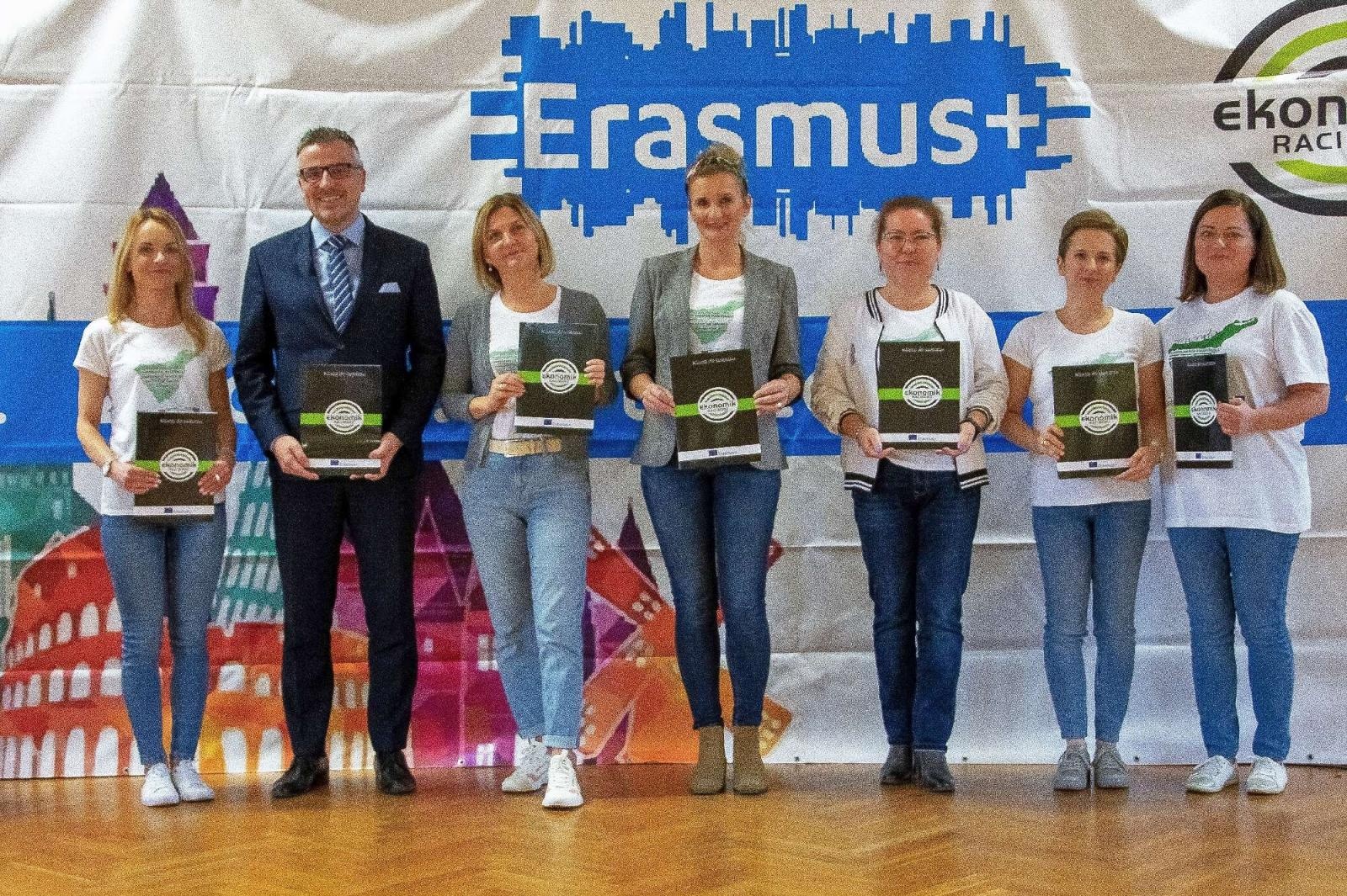 Zdjęcie w galerii na portalu naszraciborz.pl: Erasmus+ w raciborskim Ekonomiku. Staże są OK! wiadomości z regionu