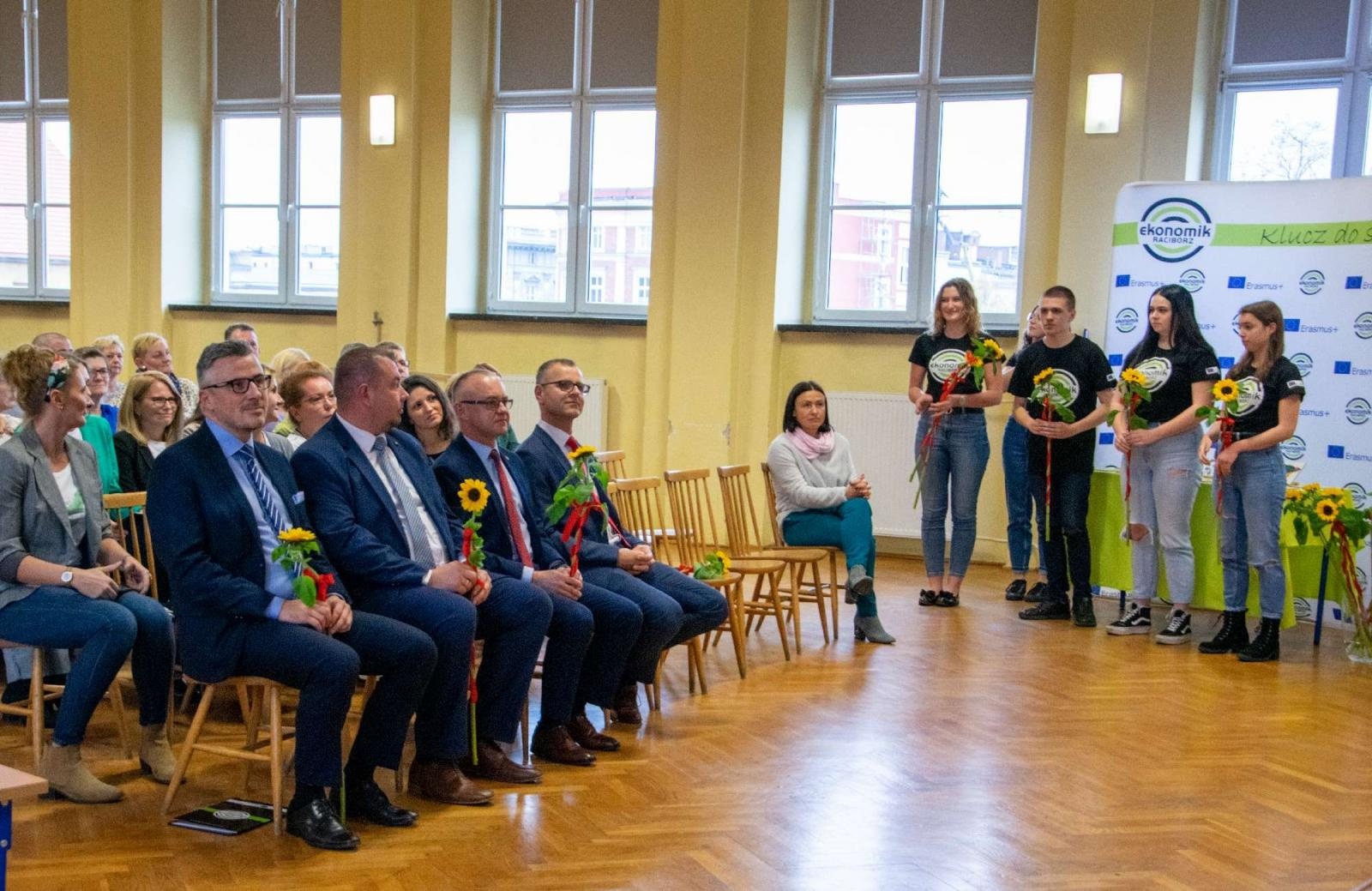 Zdjęcie w galerii na portalu naszraciborz.pl: Erasmus+ w raciborskim Ekonomiku. Staże są OK! wiadomości z regionu