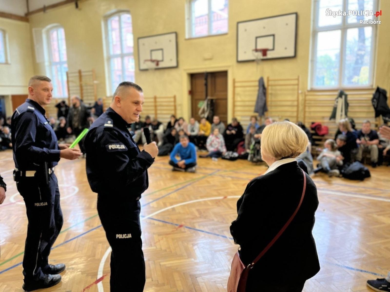 Zdjęcie w galerii na portalu naszraciborz.pl: Dzień bezpieczeństwa w ośrodku dla niesłyszących w Raciborzu wiadomości z regionu