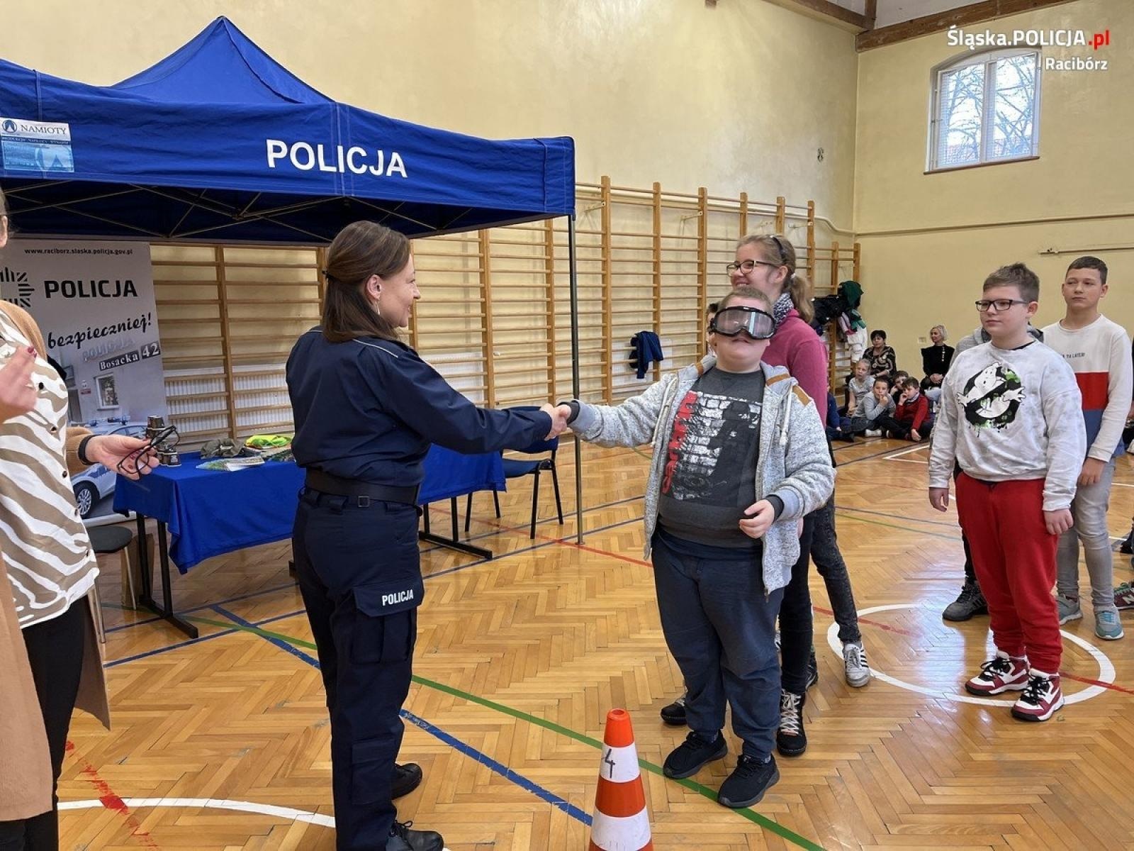 Zdjęcie w galerii na portalu naszraciborz.pl: Dzień bezpieczeństwa w ośrodku dla niesłyszących w Raciborzu wiadomości z regionu