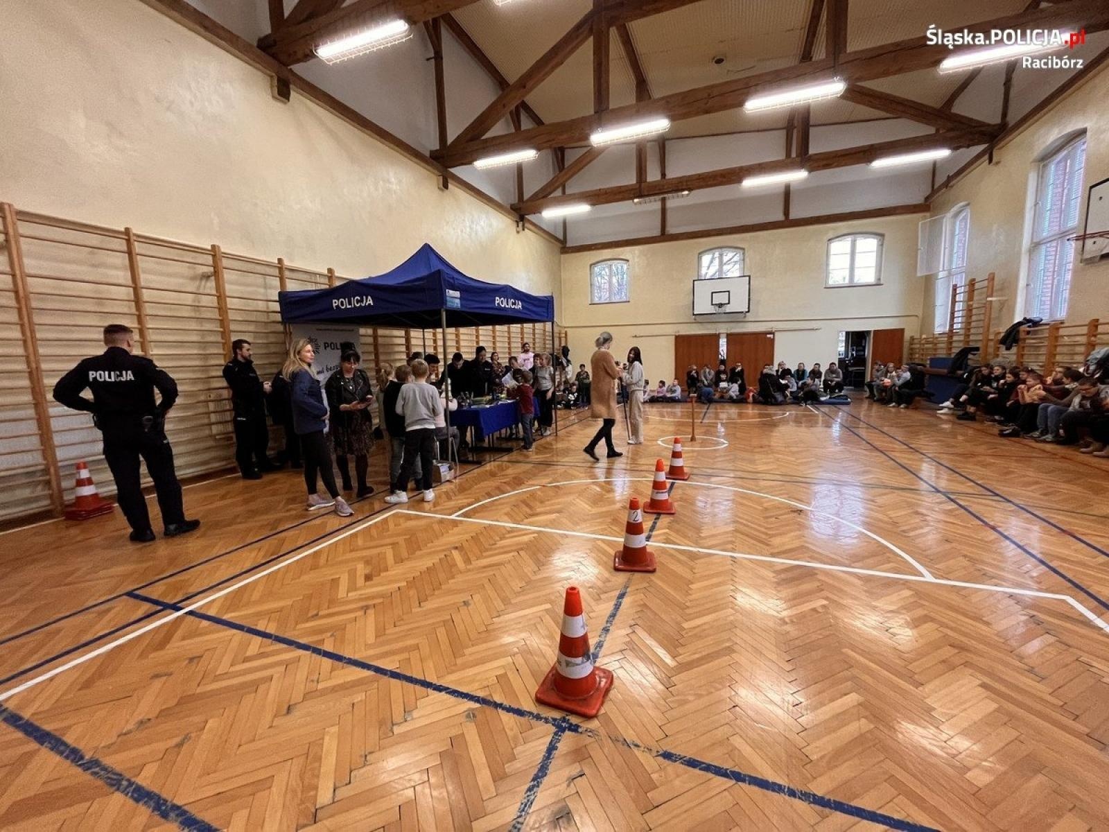 Zdjęcie w galerii na portalu naszraciborz.pl: Dzień bezpieczeństwa w ośrodku dla niesłyszących w Raciborzu wiadomości z regionu