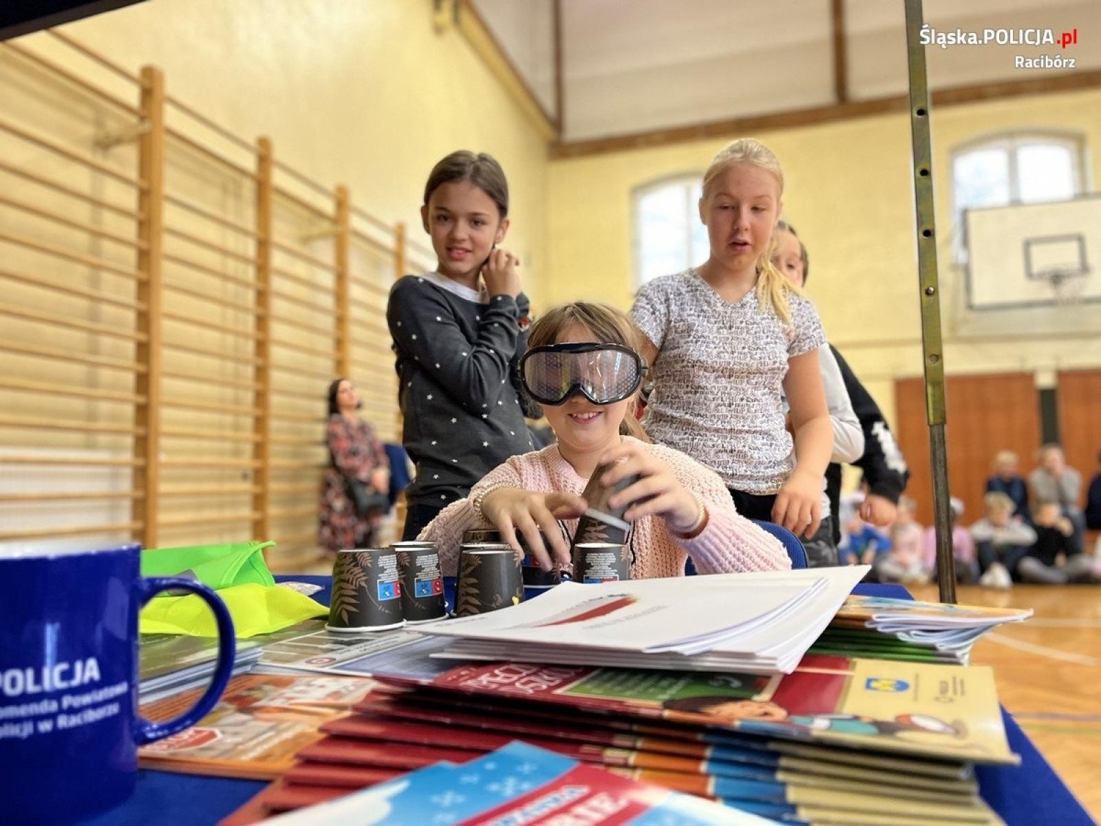 Zdjęcie w galerii na portalu naszraciborz.pl: Dzień bezpieczeństwa w ośrodku dla niesłyszących w Raciborzu wiadomości z regionu