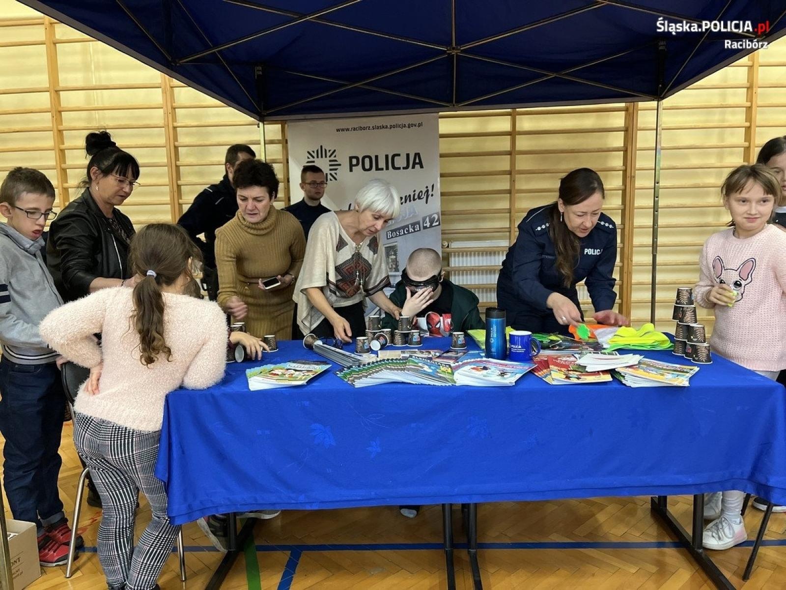 Zdjęcie w galerii na portalu naszraciborz.pl: Dzień bezpieczeństwa w ośrodku dla niesłyszących w Raciborzu wiadomości z regionu
