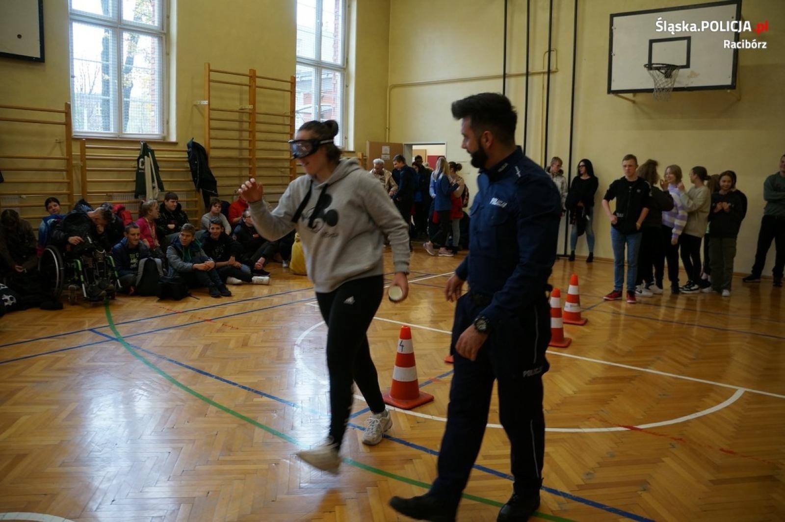 Zdjęcie w galerii na portalu naszraciborz.pl: Dzień bezpieczeństwa w ośrodku dla niesłyszących w Raciborzu wiadomości z regionu