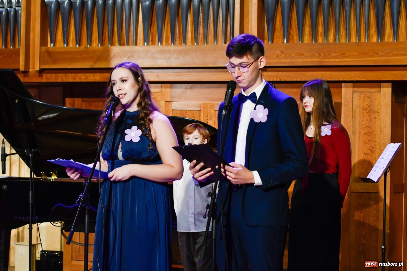 Zdjęcie w galerii na portalu naszraciborz.pl: Uczniowie II LO występują dla Nicole [FOTO i WIDEO] wiadomości z regionu