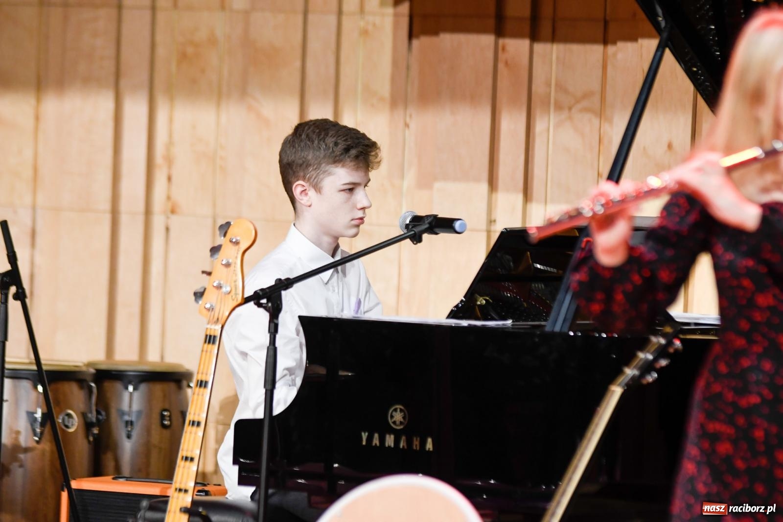 Zdjęcie w galerii na portalu naszraciborz.pl: Uczniowie II LO występują dla Nicole [FOTO i WIDEO] wiadomości z regionu