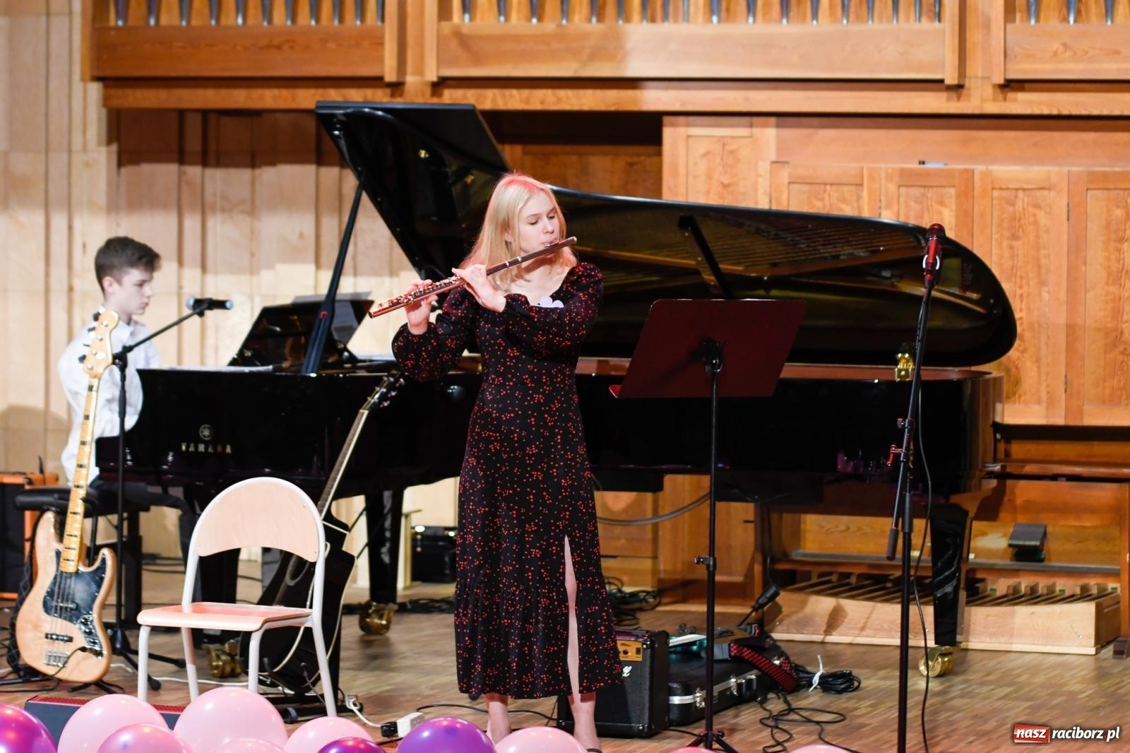 Zdjęcie w galerii na portalu naszraciborz.pl: Uczniowie II LO występują dla Nicole [FOTO i WIDEO] wiadomości z regionu