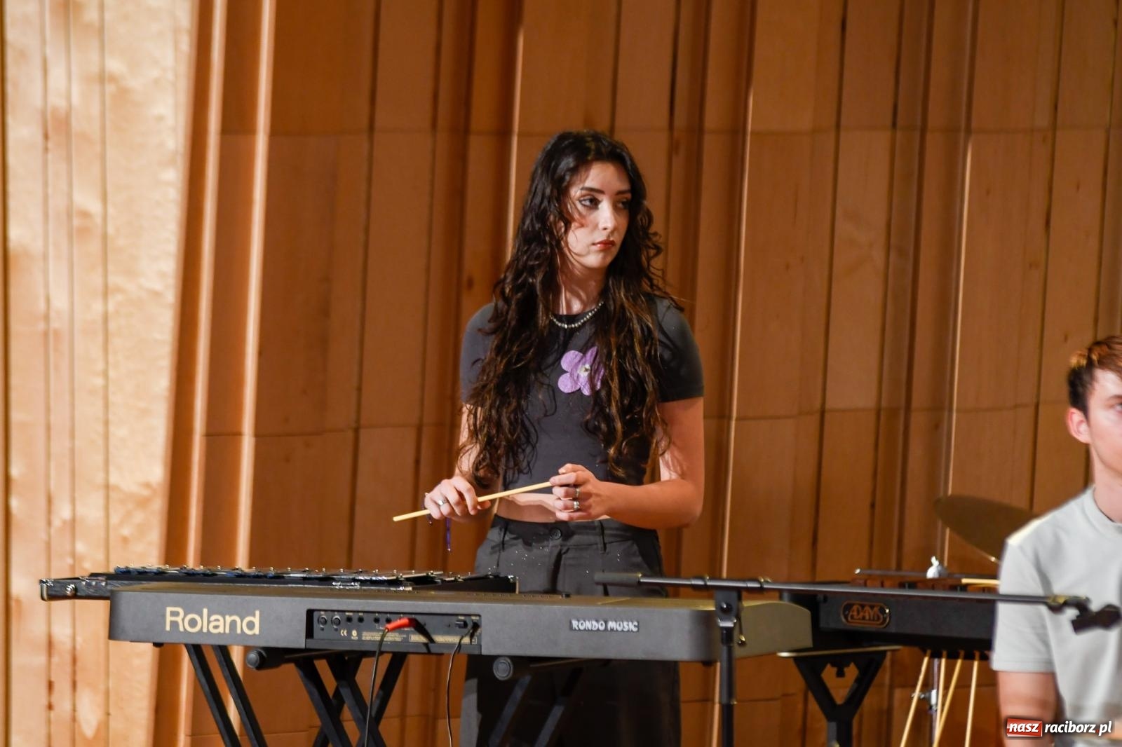 Zdjęcie w galerii na portalu naszraciborz.pl: Uczniowie II LO występują dla Nicole [FOTO i WIDEO] wiadomości z regionu