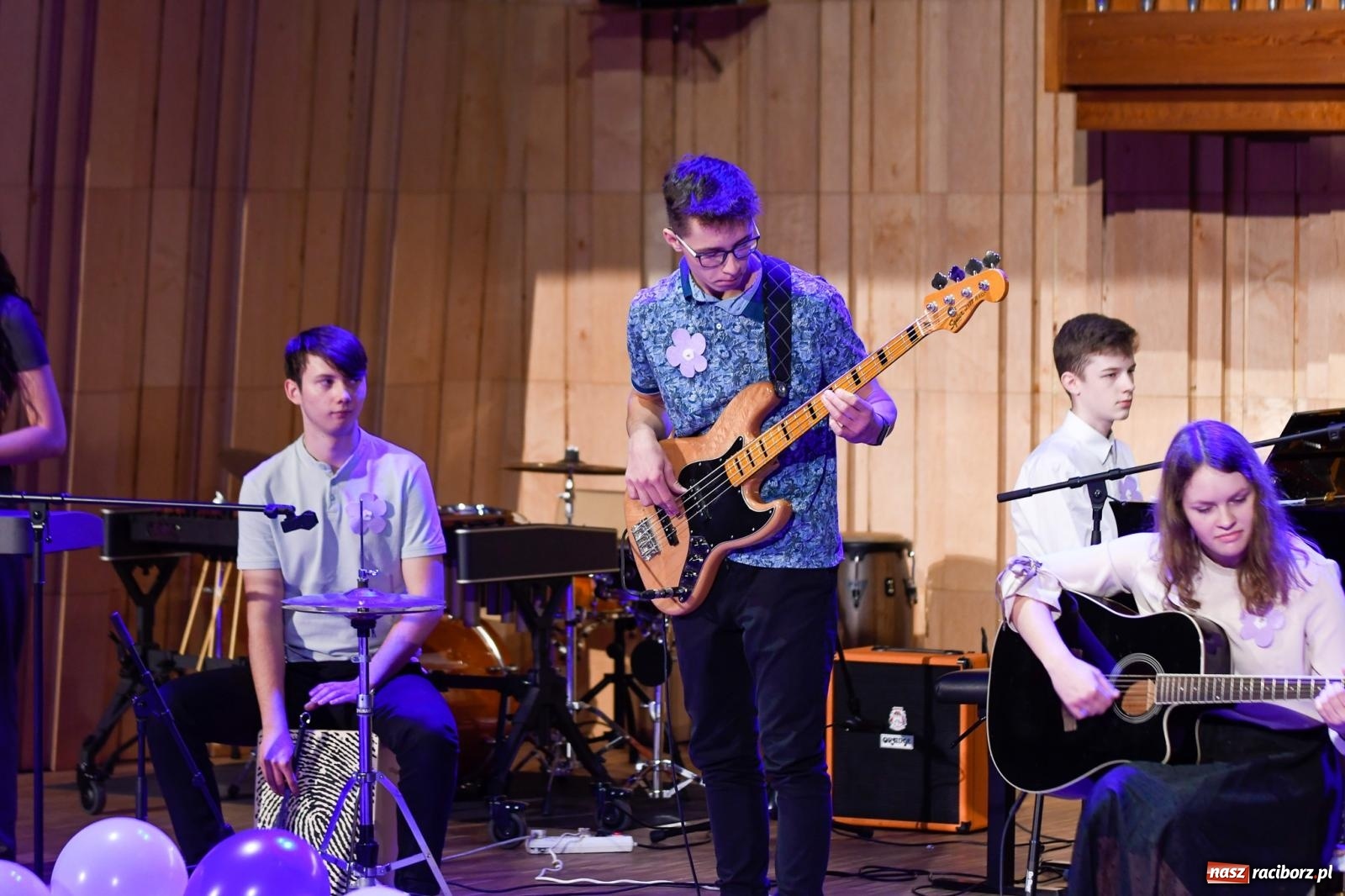 Zdjęcie w galerii na portalu naszraciborz.pl: Uczniowie II LO występują dla Nicole [FOTO i WIDEO] wiadomości z regionu