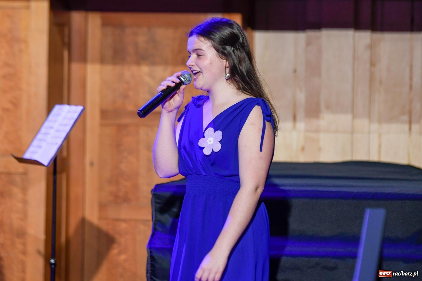 Zdjęcie w galerii na portalu naszraciborz.pl: Uczniowie II LO występują dla Nicole [FOTO i WIDEO] wiadomości z regionu