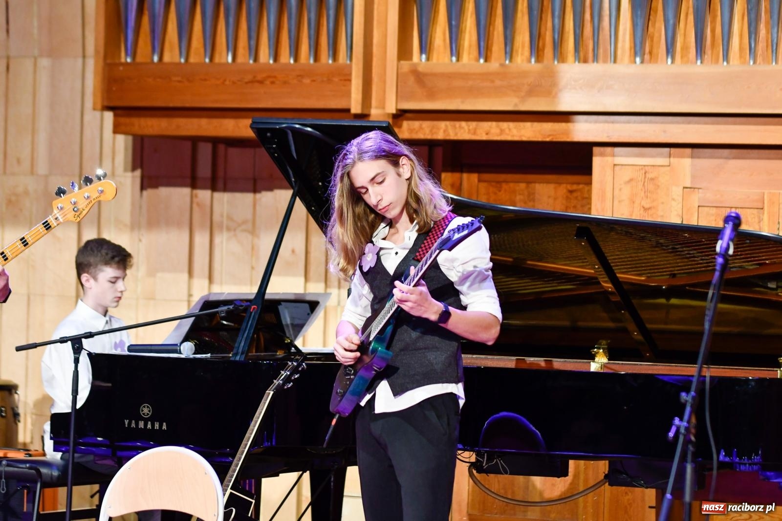 Zdjęcie w galerii na portalu naszraciborz.pl: Uczniowie II LO występują dla Nicole [FOTO i WIDEO] wiadomości z regionu