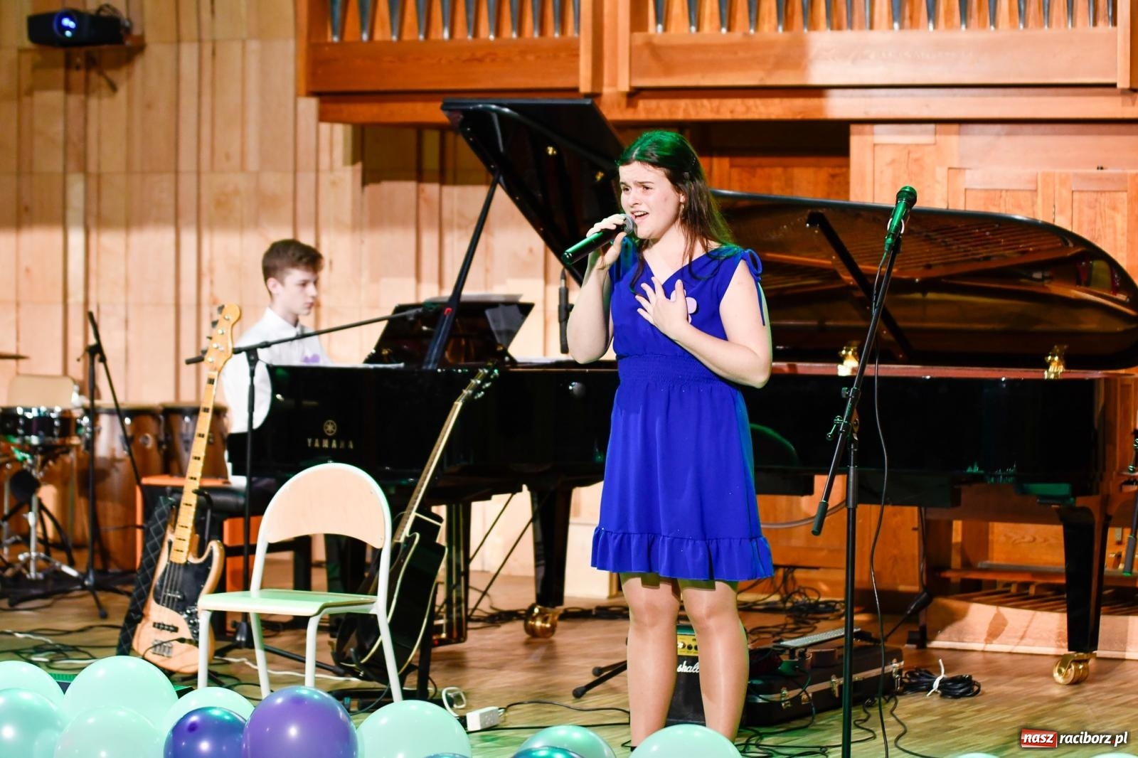 Zdjęcie w galerii na portalu naszraciborz.pl: Uczniowie II LO występują dla Nicole [FOTO i WIDEO] wiadomości z regionu