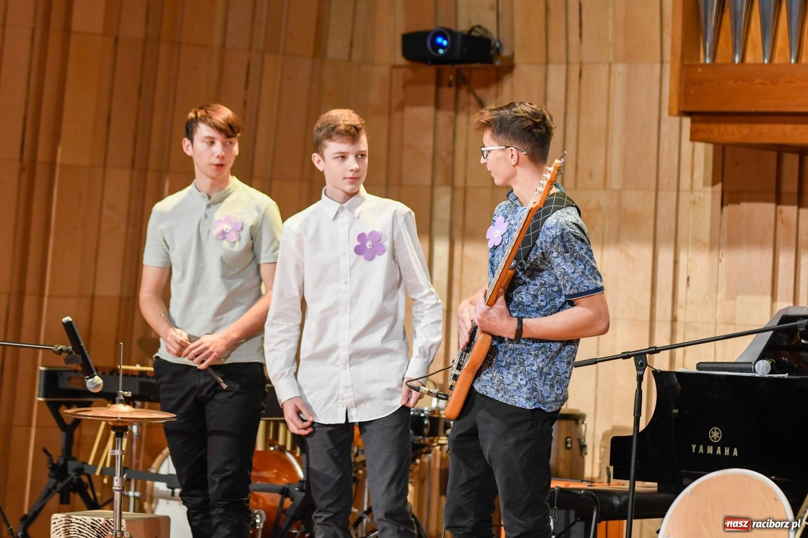 Zdjęcie w galerii na portalu naszraciborz.pl: Uczniowie II LO występują dla Nicole [FOTO i WIDEO] wiadomości z regionu