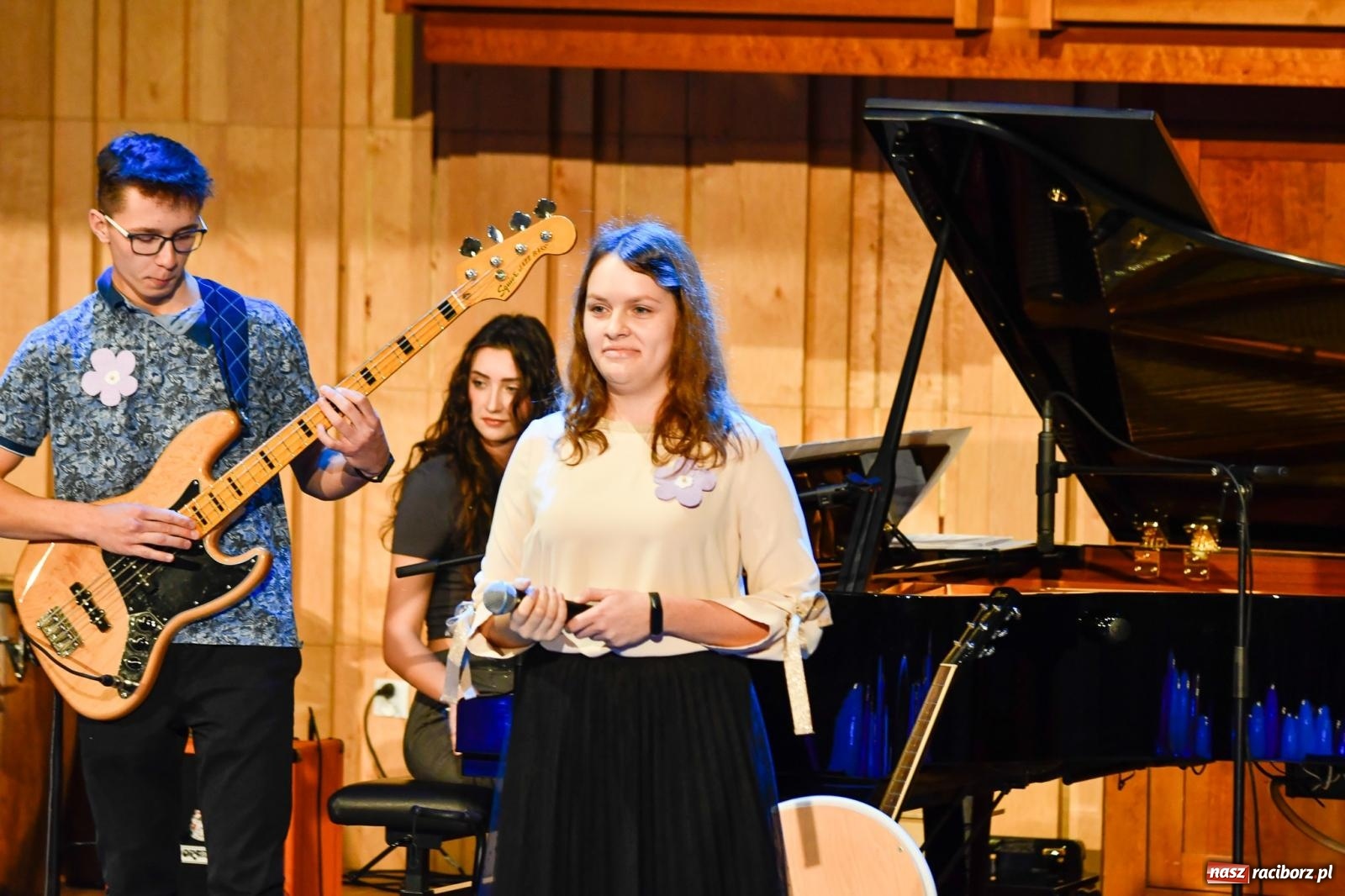 Zdjęcie w galerii na portalu naszraciborz.pl: Uczniowie II LO występują dla Nicole [FOTO i WIDEO] wiadomości z regionu