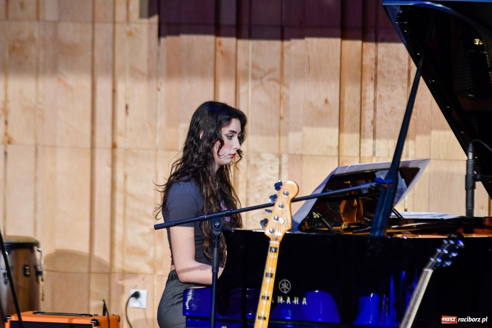 Zdjęcie w galerii na portalu naszraciborz.pl: Uczniowie II LO występują dla Nicole [FOTO i WIDEO] wiadomości z regionu