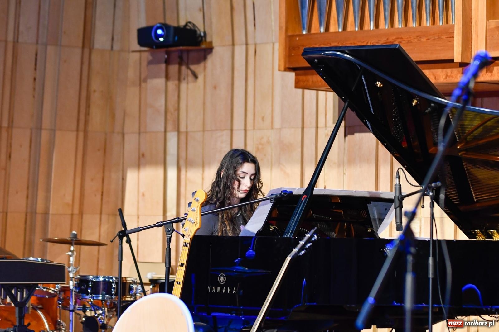 Zdjęcie w galerii na portalu naszraciborz.pl: Uczniowie II LO występują dla Nicole [FOTO i WIDEO] wiadomości z regionu