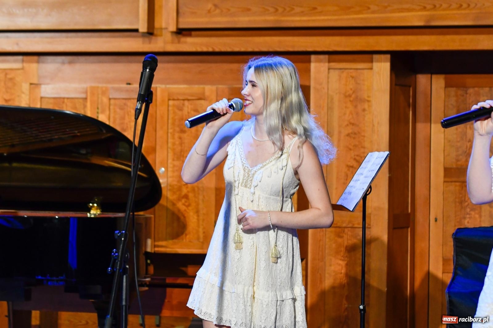 Zdjęcie w galerii na portalu naszraciborz.pl: Uczniowie II LO występują dla Nicole [FOTO i WIDEO] wiadomości z regionu