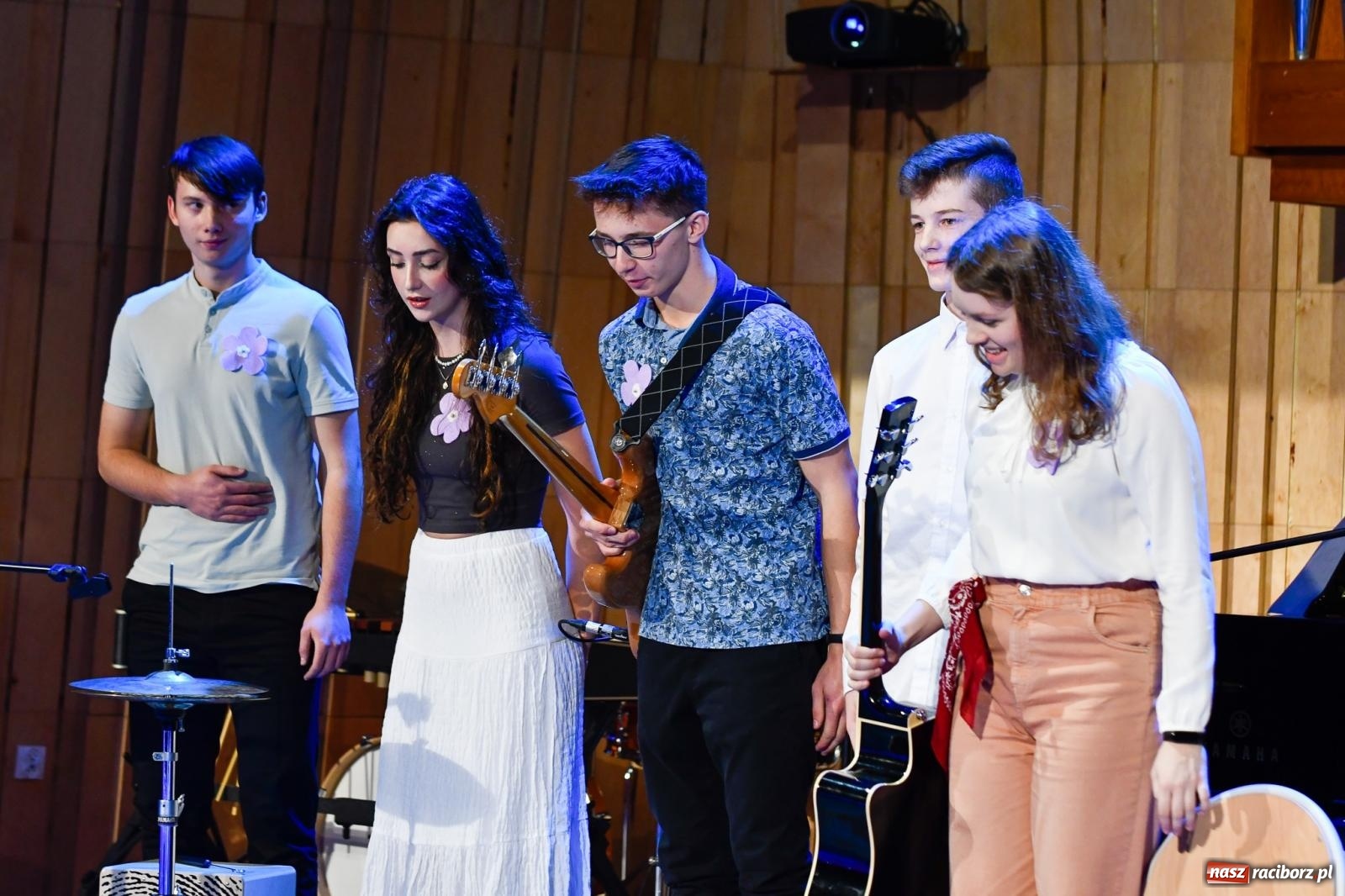 Zdjęcie w galerii na portalu naszraciborz.pl: Uczniowie II LO występują dla Nicole [FOTO i WIDEO] wiadomości z regionu