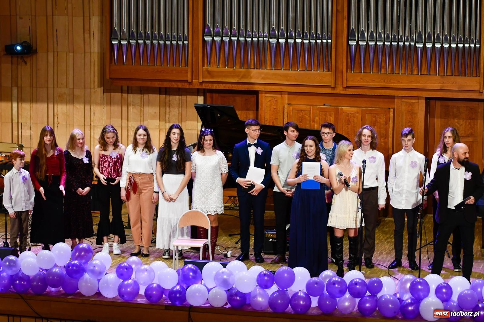 Zdjęcie w galerii na portalu naszraciborz.pl: Uczniowie II LO występują dla Nicole [FOTO i WIDEO] wiadomości z regionu