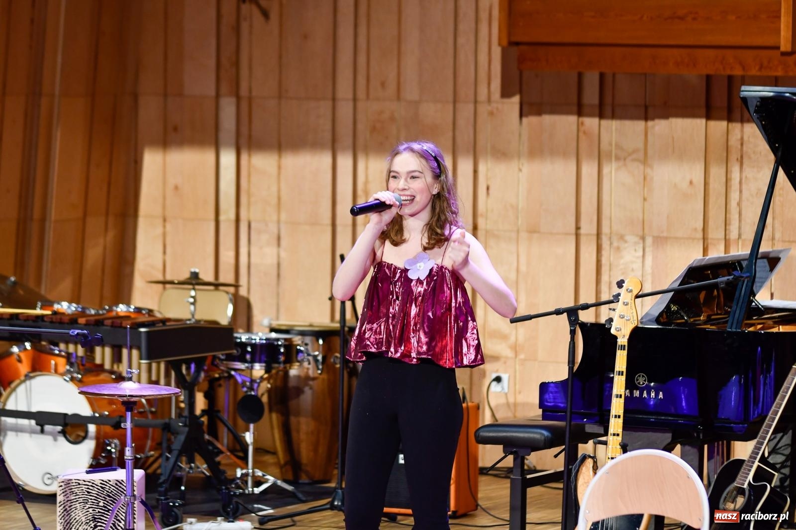 Zdjęcie w galerii na portalu naszraciborz.pl: Uczniowie II LO występują dla Nicole [FOTO i WIDEO] wiadomości z regionu