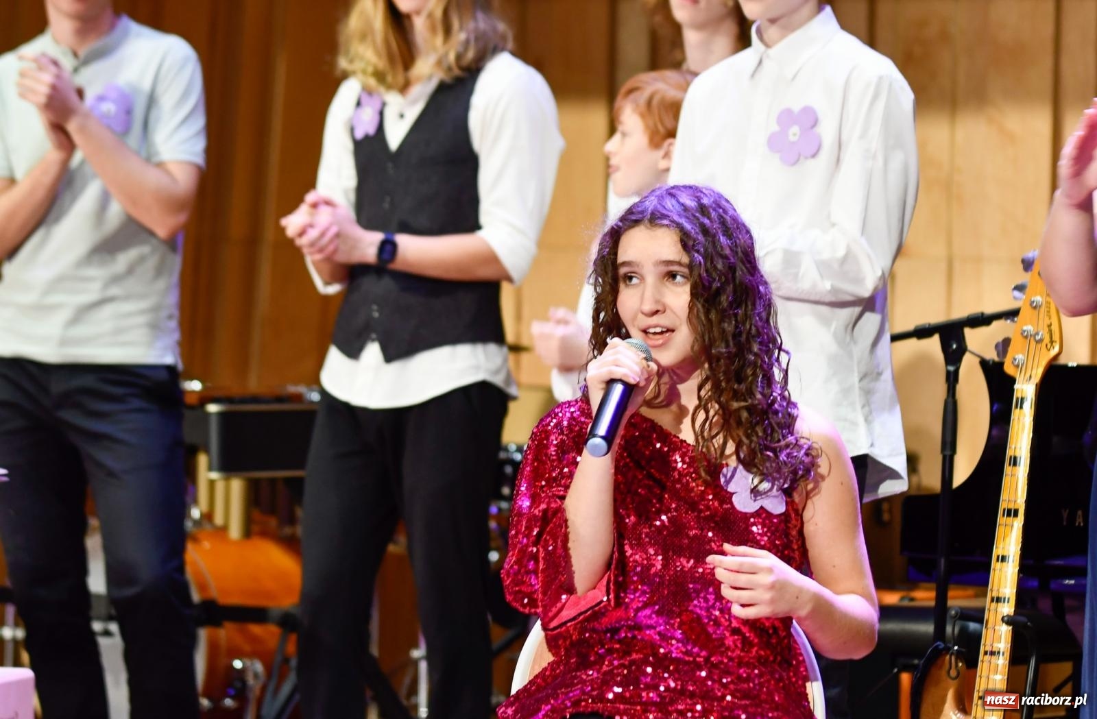 Zdjęcie w galerii na portalu naszraciborz.pl: Uczniowie II LO występują dla Nicole [FOTO i WIDEO] wiadomości z regionu