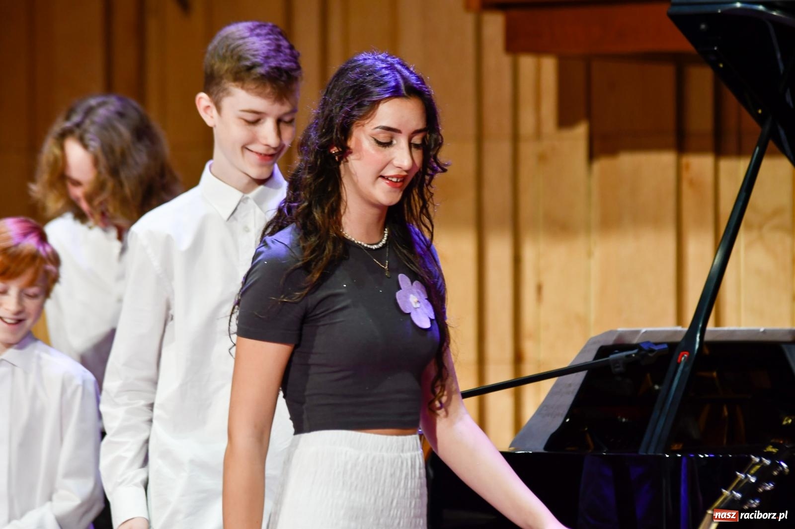 Zdjęcie w galerii na portalu naszraciborz.pl: Uczniowie II LO występują dla Nicole [FOTO i WIDEO] wiadomości z regionu