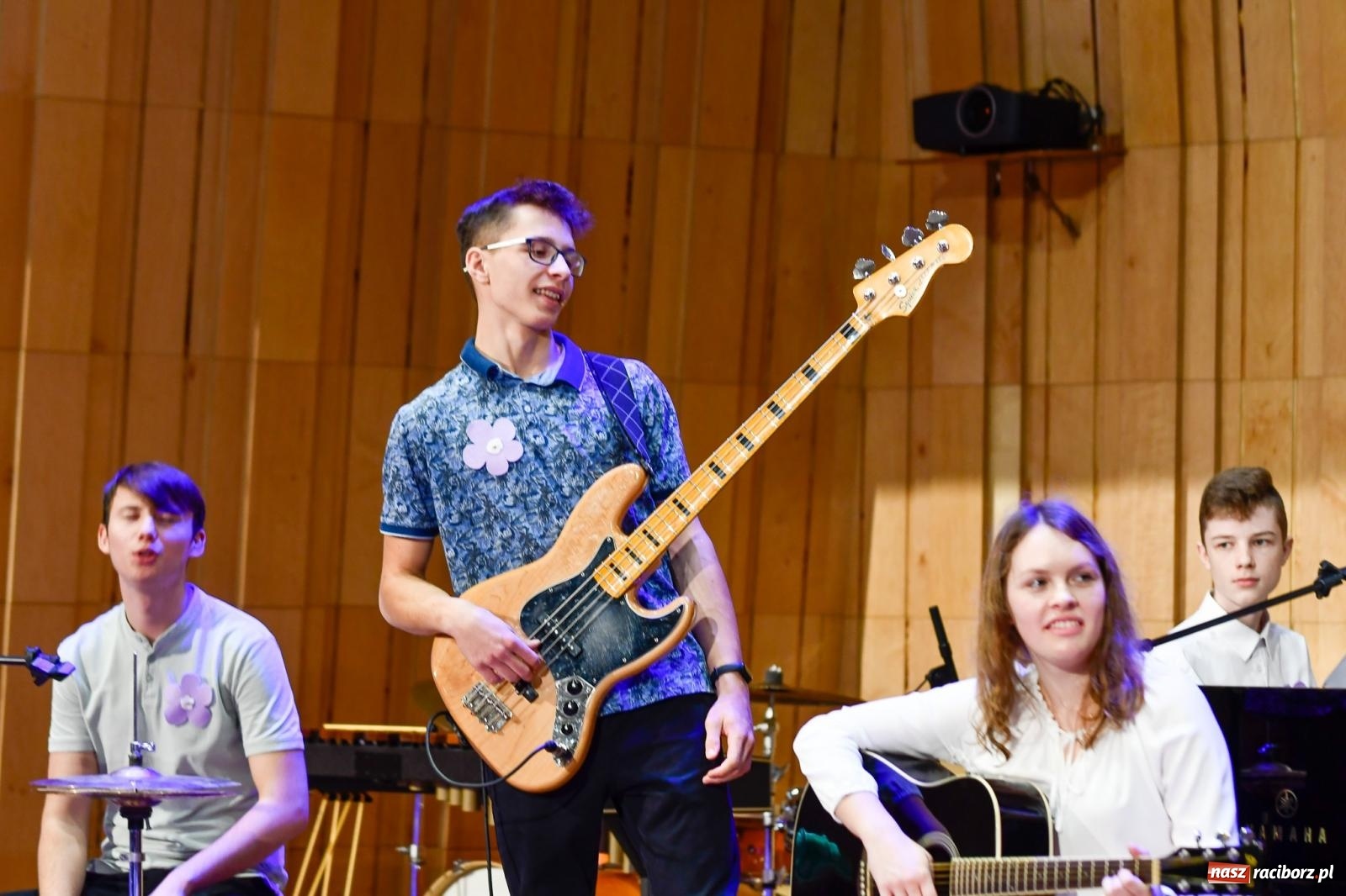 Zdjęcie w galerii na portalu naszraciborz.pl: Uczniowie II LO występują dla Nicole [FOTO i WIDEO] wiadomości z regionu