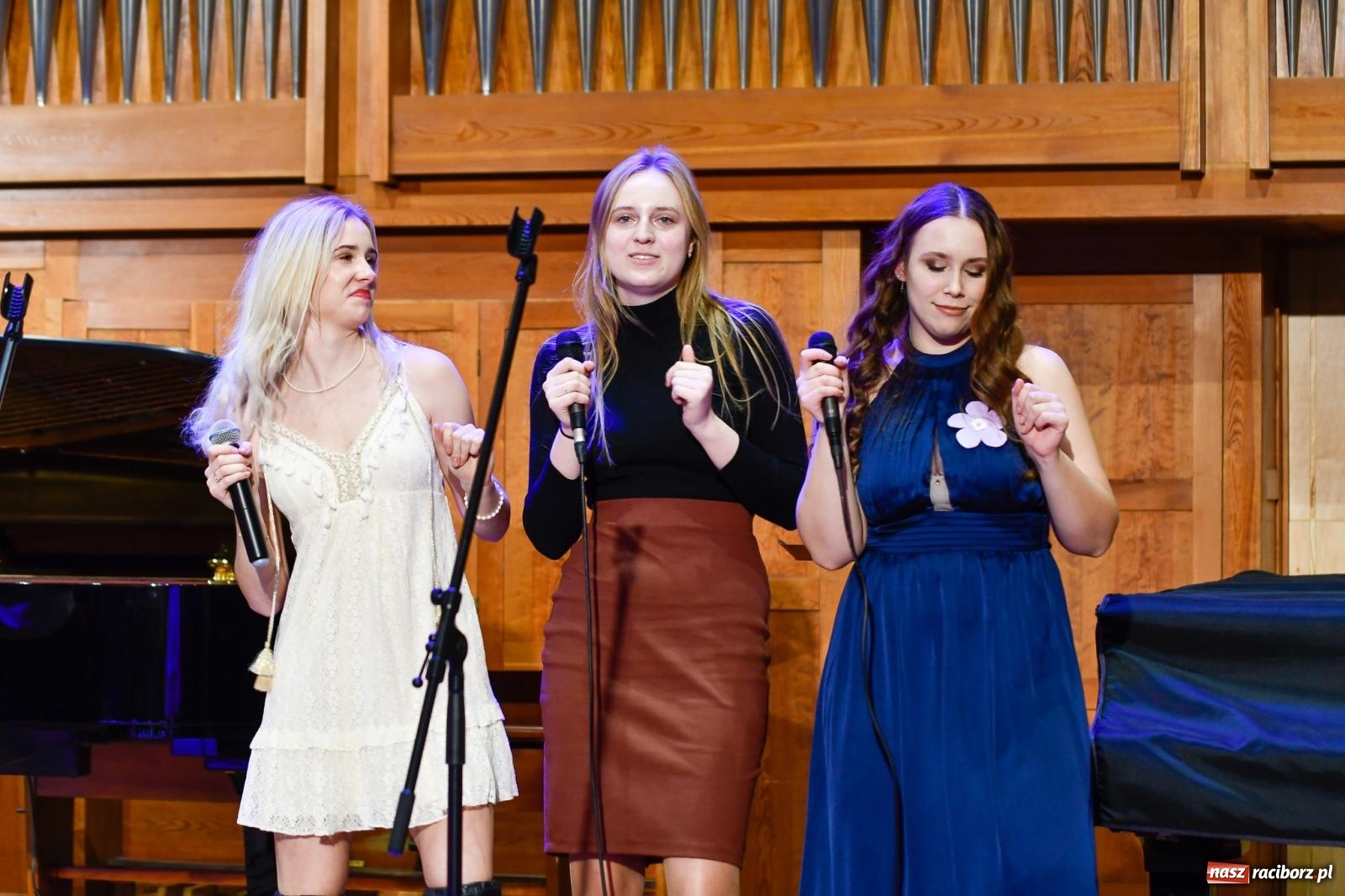 Zdjęcie w galerii na portalu naszraciborz.pl: Uczniowie II LO występują dla Nicole [FOTO i WIDEO] wiadomości z regionu