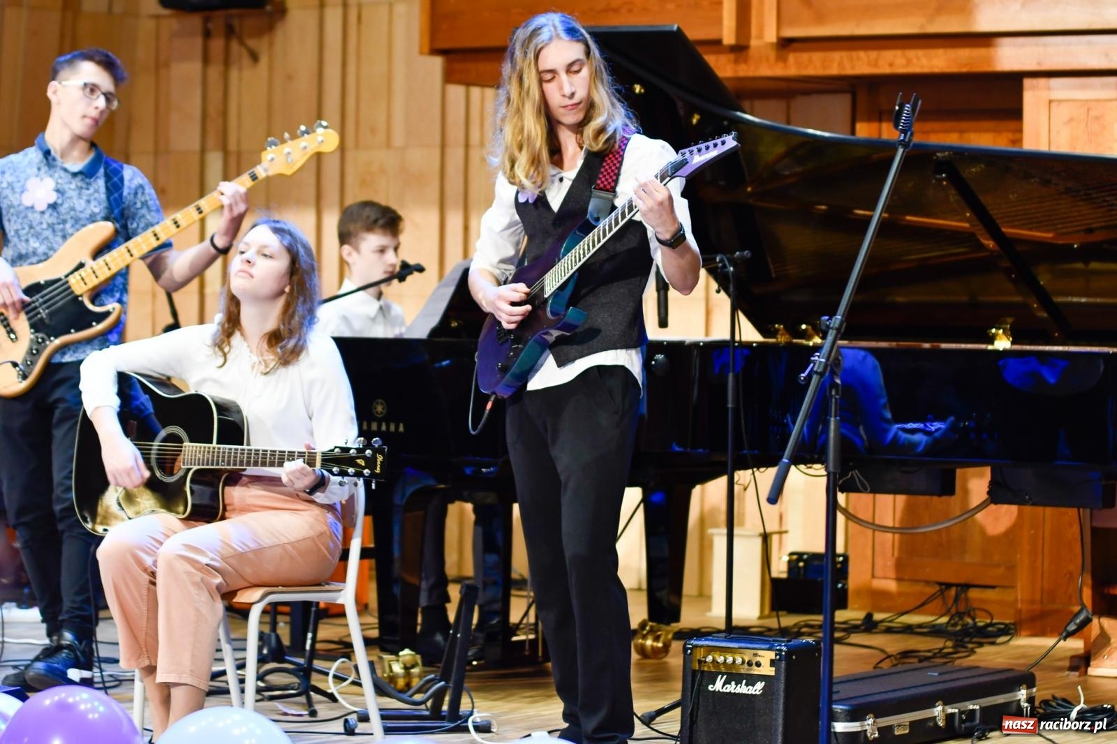 Zdjęcie w galerii na portalu naszraciborz.pl: Uczniowie II LO występują dla Nicole [FOTO i WIDEO] wiadomości z regionu