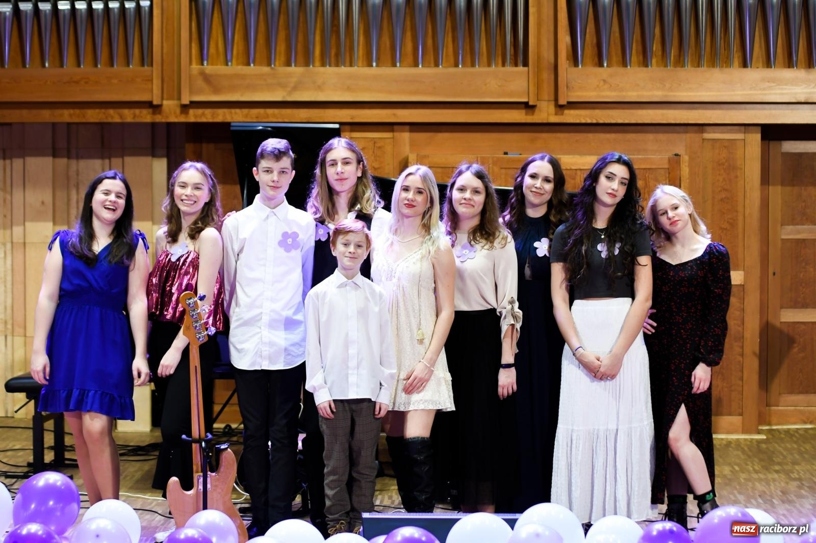 Zdjęcie w galerii na portalu naszraciborz.pl: Uczniowie II LO występują dla Nicole [FOTO i WIDEO] wiadomości z regionu