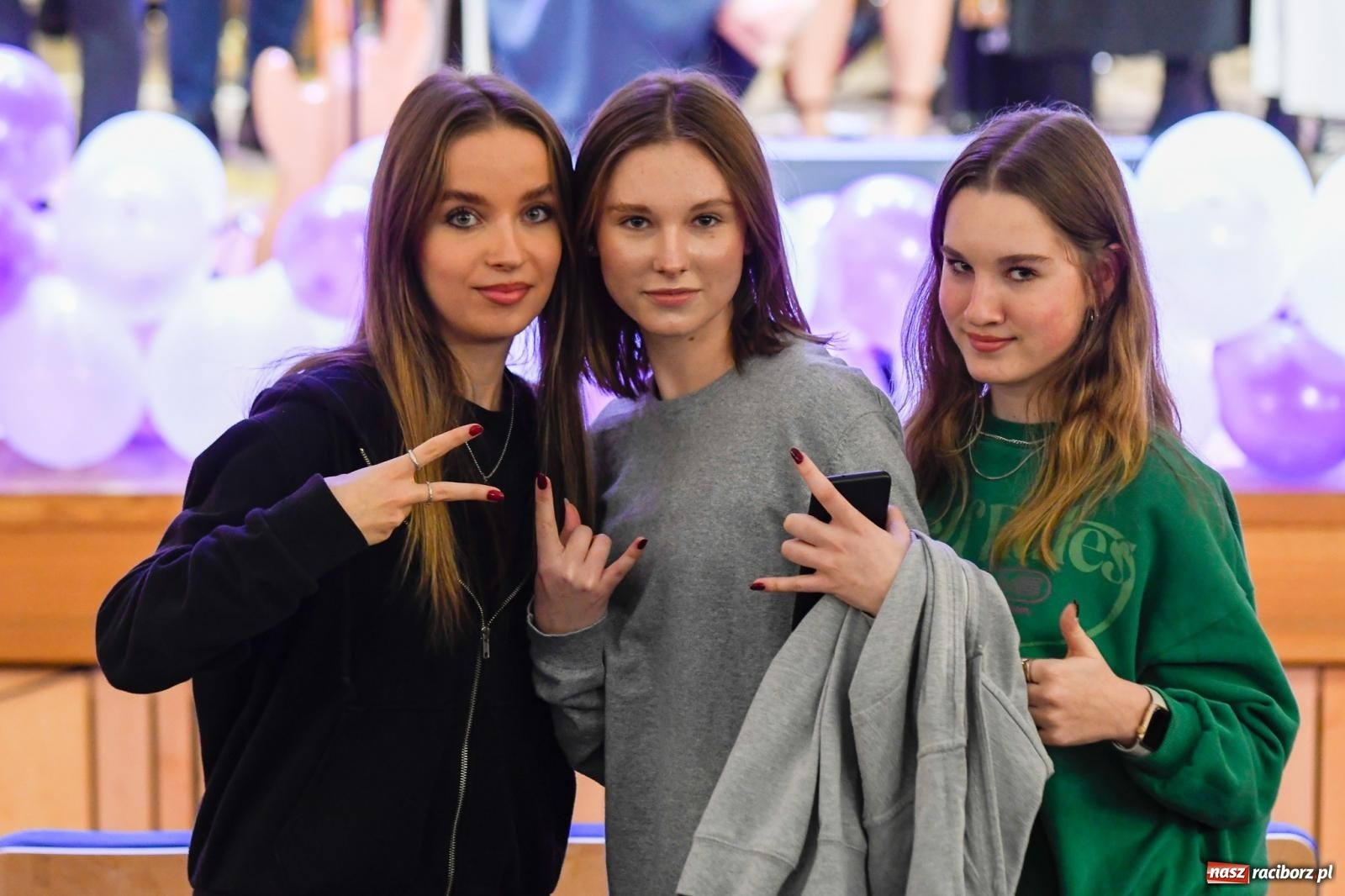 Zdjęcie w galerii na portalu naszraciborz.pl: Uczniowie II LO występują dla Nicole [FOTO i WIDEO] wiadomości z regionu