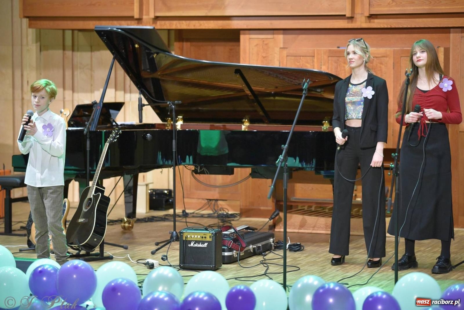Zdjęcie w galerii na portalu naszraciborz.pl: Otwarte serca uczniów Mickiewicza. Koncert dla Nicole na bis [FOTO i WIDEO] wiadomości z regionu