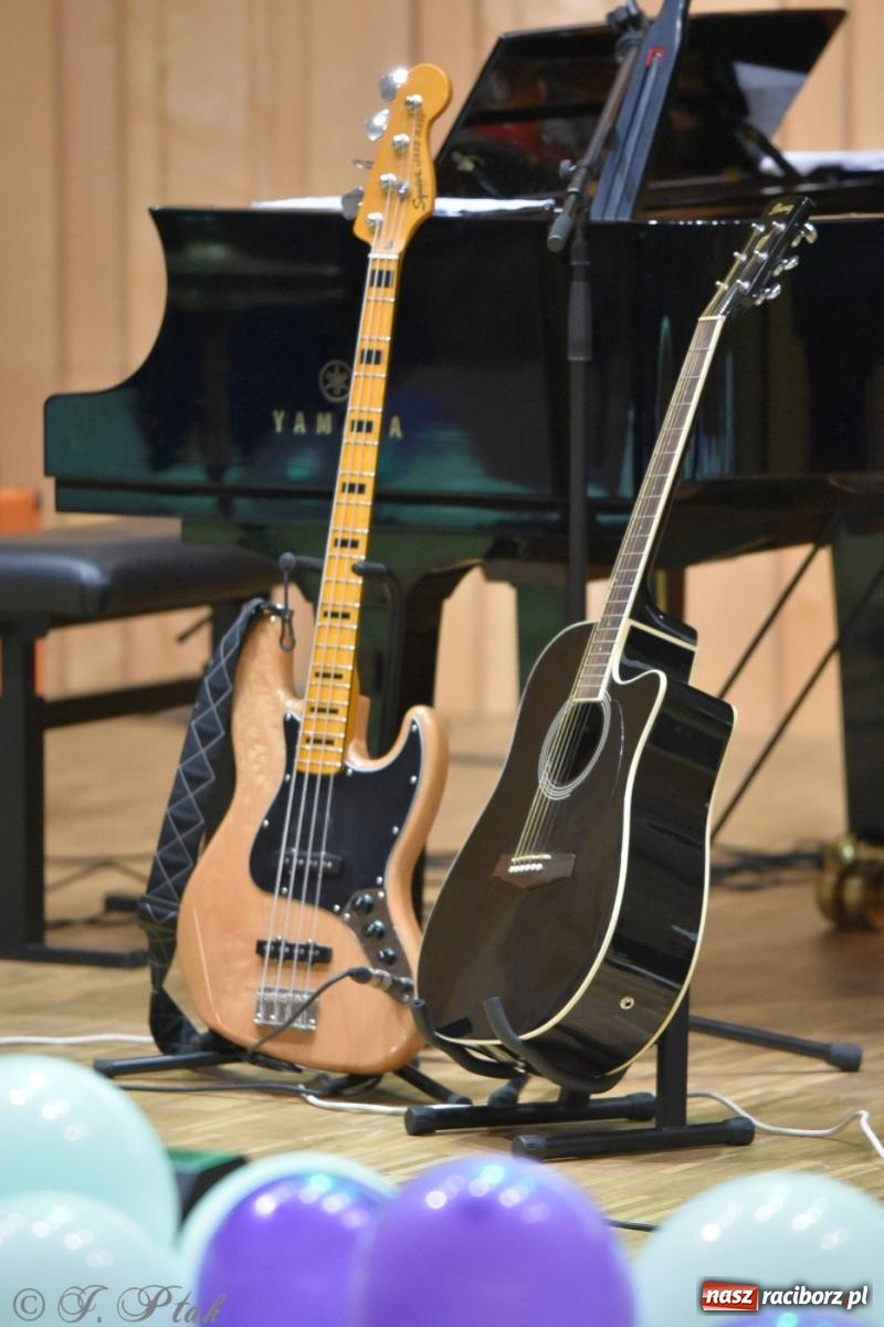 Zdjęcie w galerii na portalu naszraciborz.pl: Otwarte serca uczniów Mickiewicza. Koncert dla Nicole na bis [FOTO i WIDEO] wiadomości z regionu