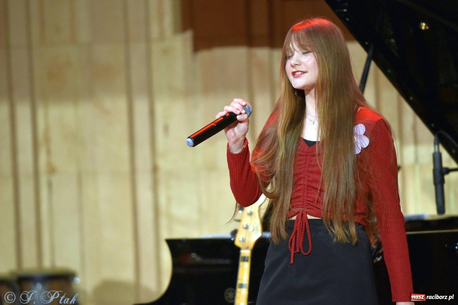 Zdjęcie w galerii na portalu naszraciborz.pl: Otwarte serca uczniów Mickiewicza. Koncert dla Nicole na bis [FOTO i WIDEO] wiadomości z regionu