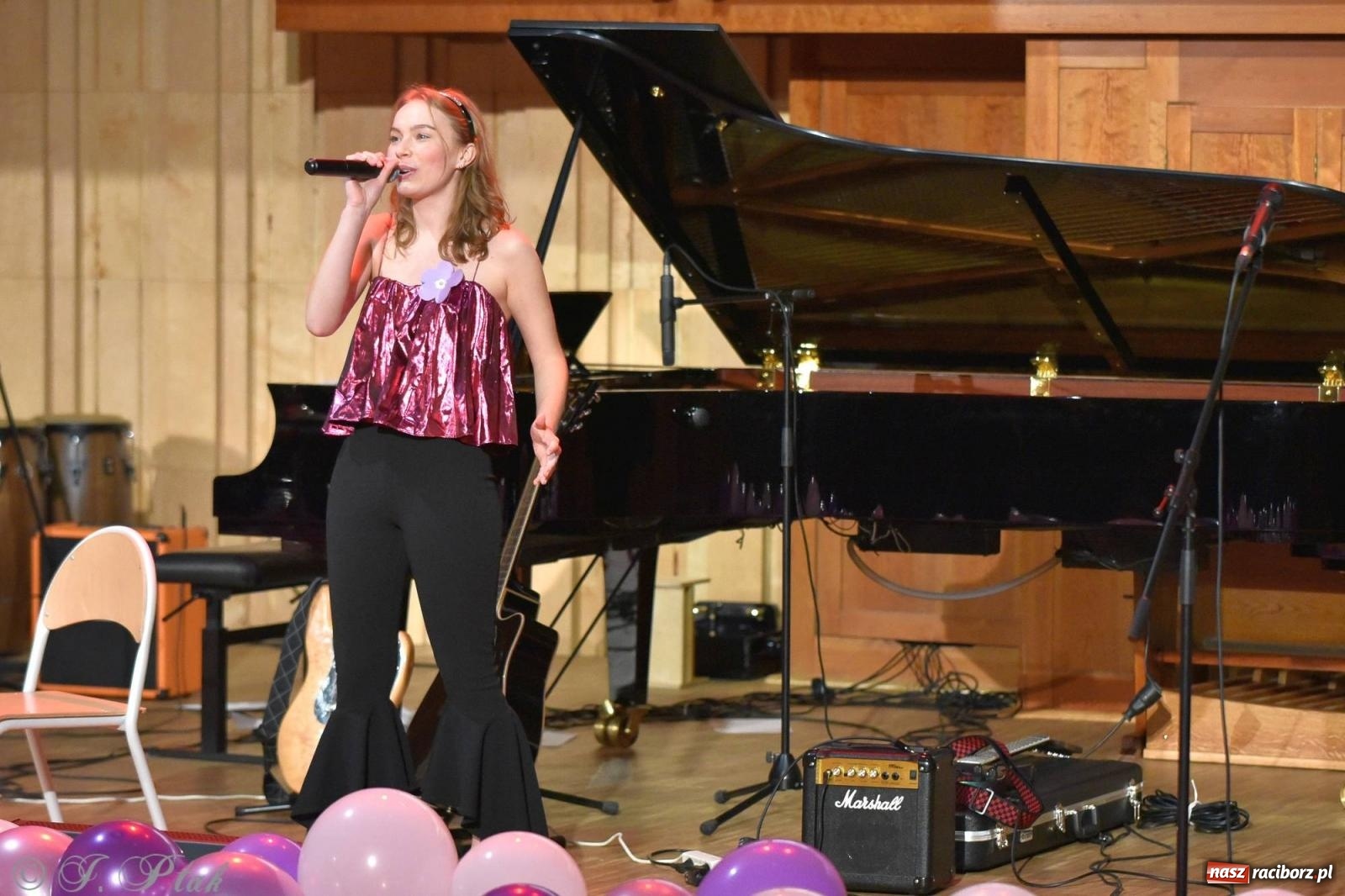 Zdjęcie w galerii na portalu naszraciborz.pl: Otwarte serca uczniów Mickiewicza. Koncert dla Nicole na bis [FOTO i WIDEO] wiadomości z regionu