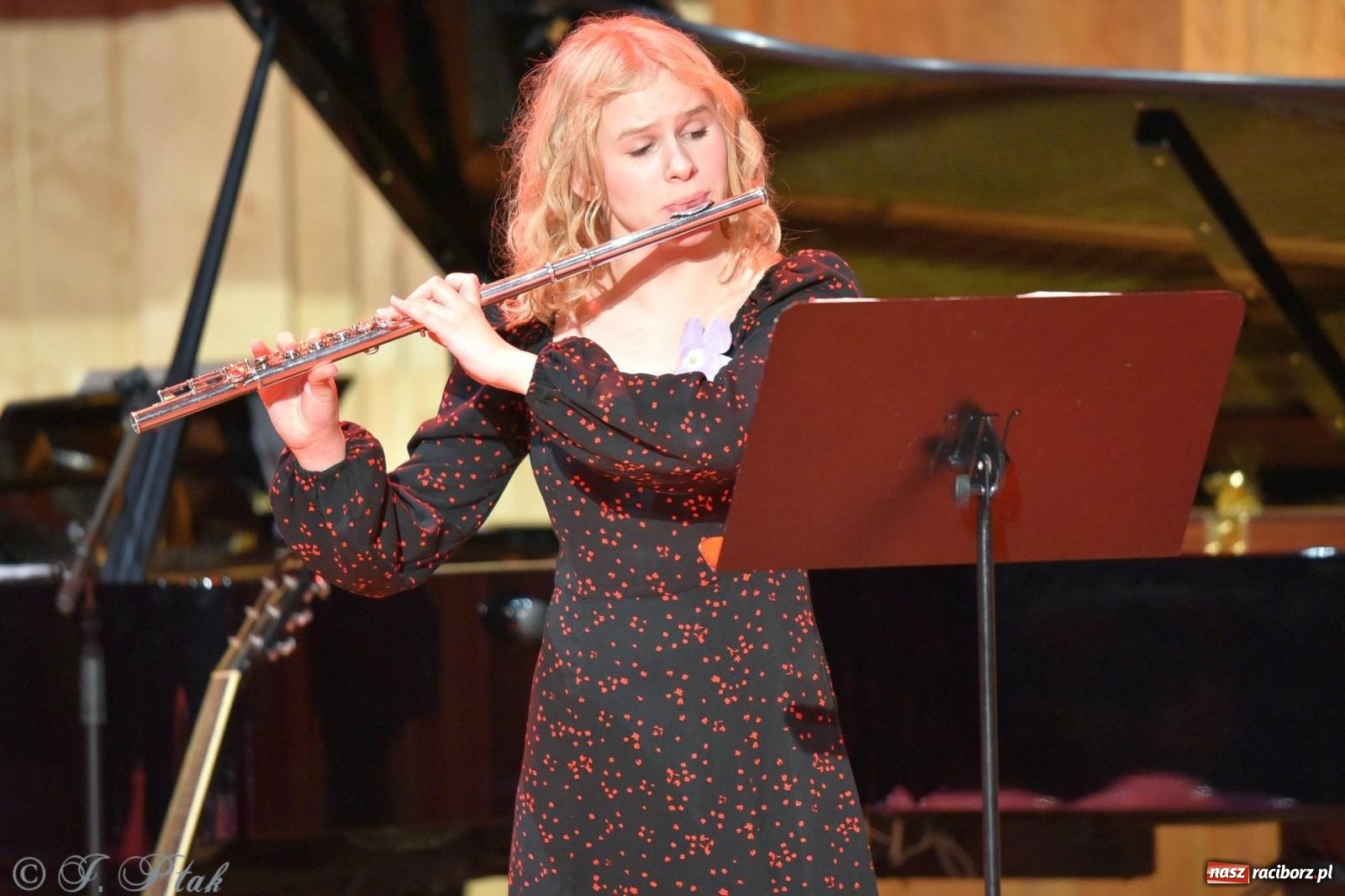 Zdjęcie w galerii na portalu naszraciborz.pl: Otwarte serca uczniów Mickiewicza. Koncert dla Nicole na bis [FOTO i WIDEO] wiadomości z regionu