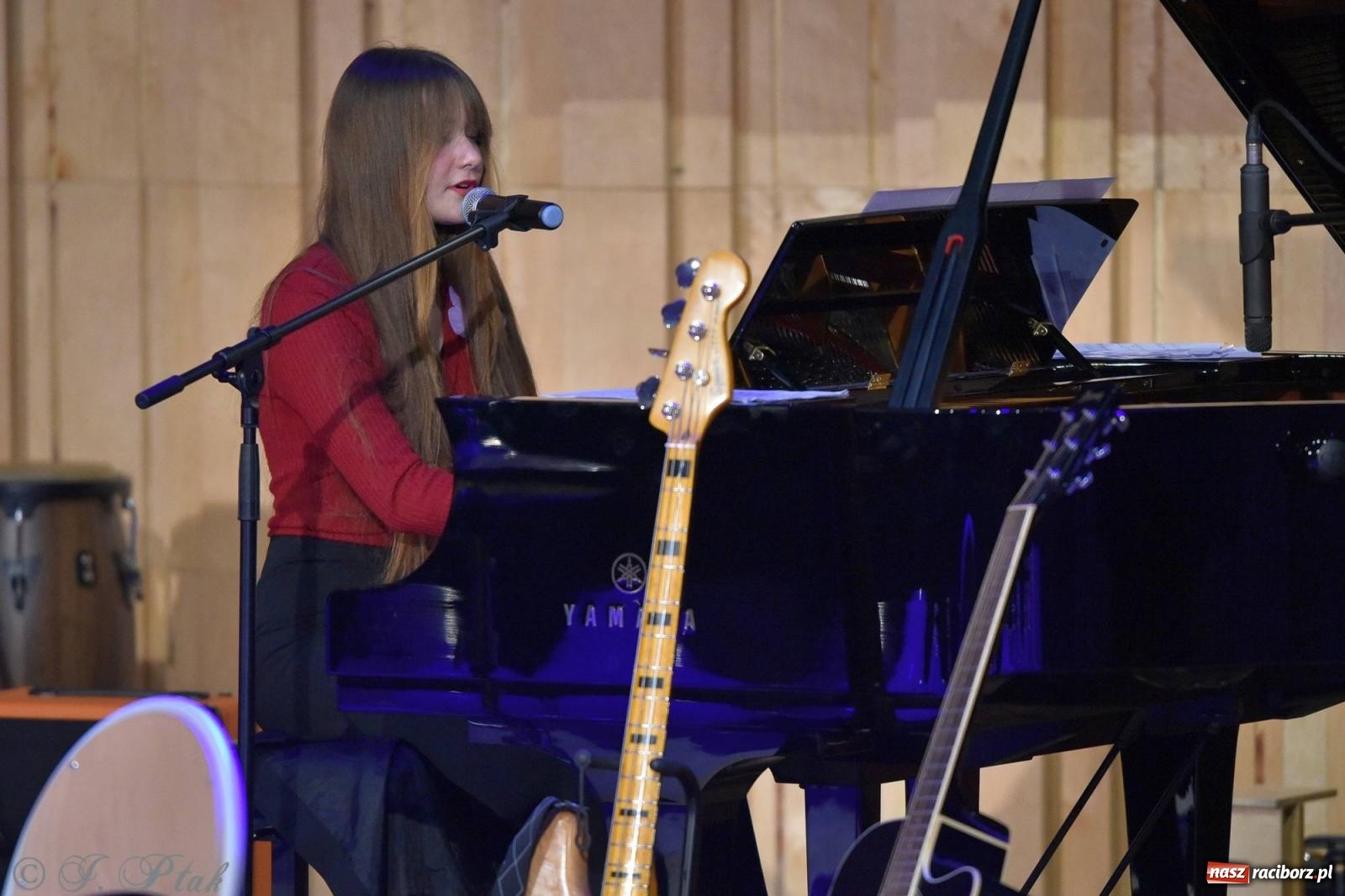 Zdjęcie w galerii na portalu naszraciborz.pl: Otwarte serca uczniów Mickiewicza. Koncert dla Nicole na bis [FOTO i WIDEO] wiadomości z regionu