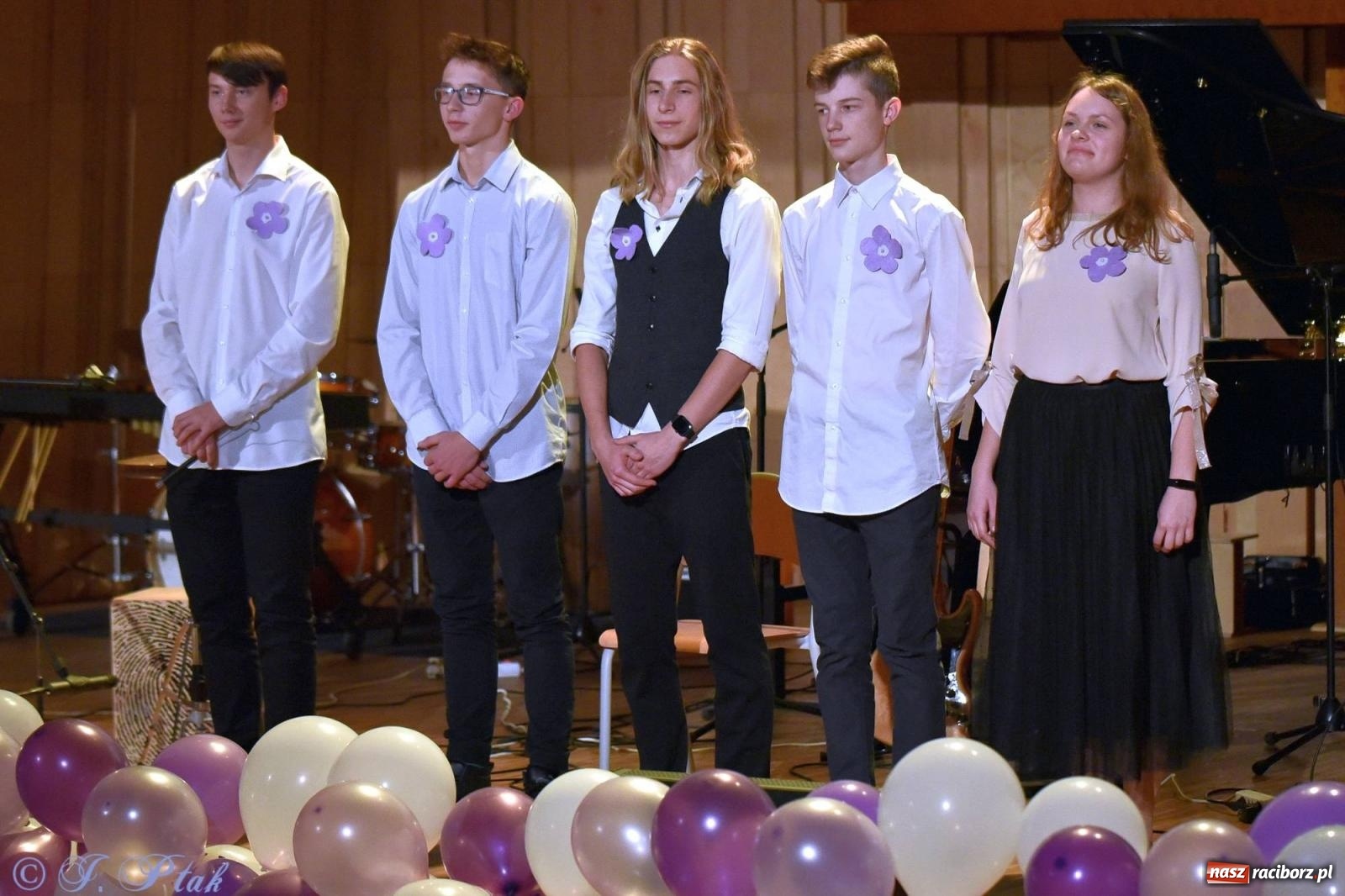 Zdjęcie w galerii na portalu naszraciborz.pl: Otwarte serca uczniów Mickiewicza. Koncert dla Nicole na bis [FOTO i WIDEO] wiadomości z regionu