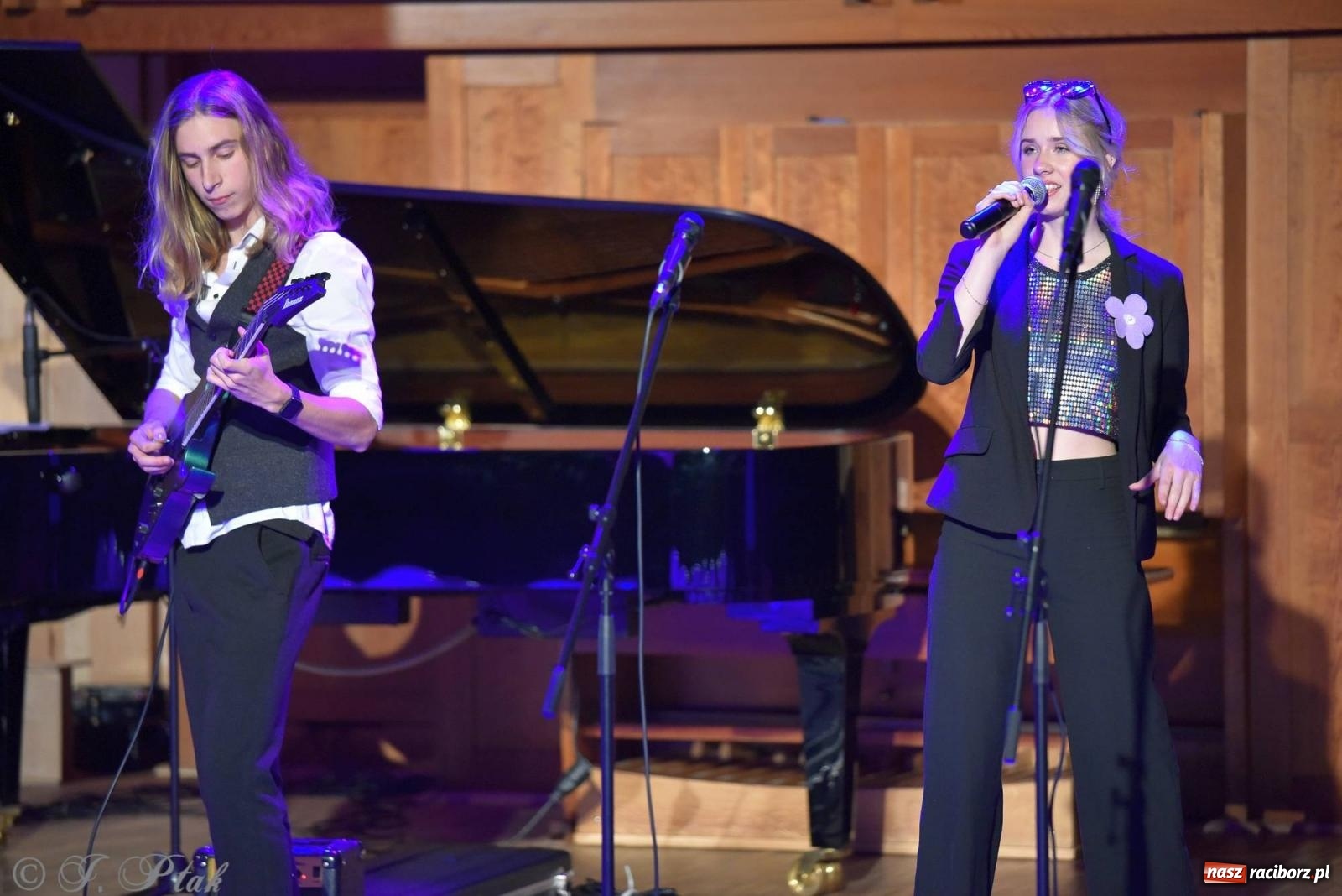 Zdjęcie w galerii na portalu naszraciborz.pl: Otwarte serca uczniów Mickiewicza. Koncert dla Nicole na bis [FOTO i WIDEO] wiadomości z regionu