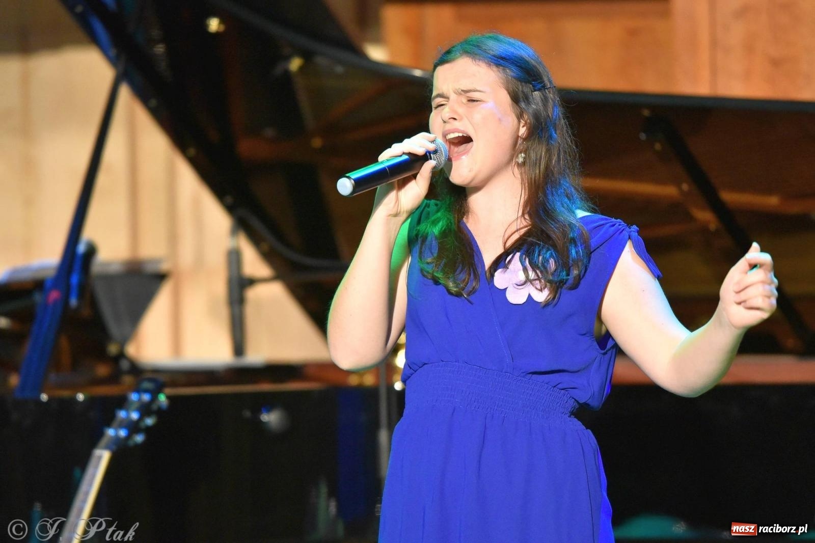 Zdjęcie w galerii na portalu naszraciborz.pl: Otwarte serca uczniów Mickiewicza. Koncert dla Nicole na bis [FOTO i WIDEO] wiadomości z regionu