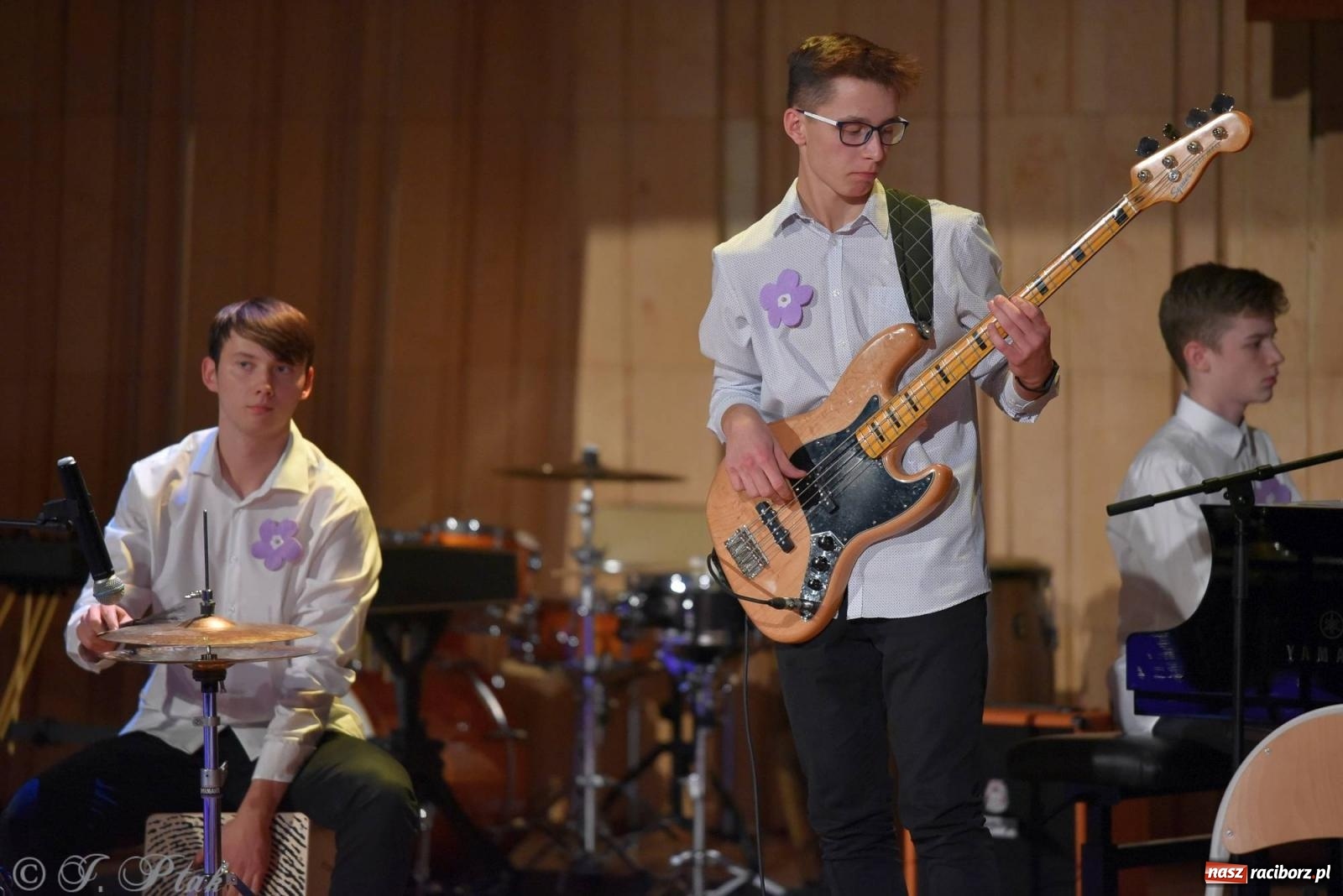 Zdjęcie w galerii na portalu naszraciborz.pl: Otwarte serca uczniów Mickiewicza. Koncert dla Nicole na bis [FOTO i WIDEO] wiadomości z regionu