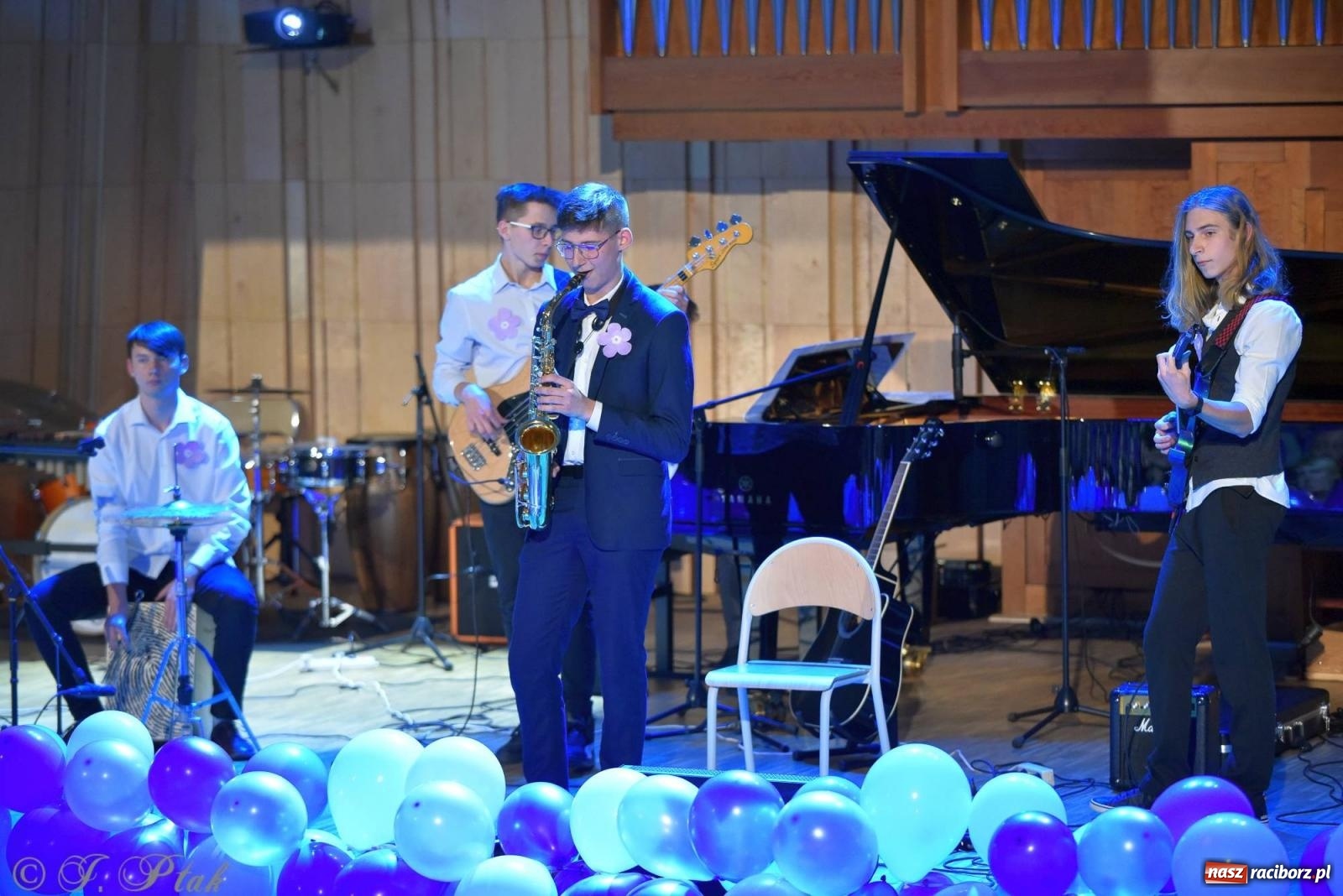 Zdjęcie w galerii na portalu naszraciborz.pl: Otwarte serca uczniów Mickiewicza. Koncert dla Nicole na bis [FOTO i WIDEO] wiadomości z regionu