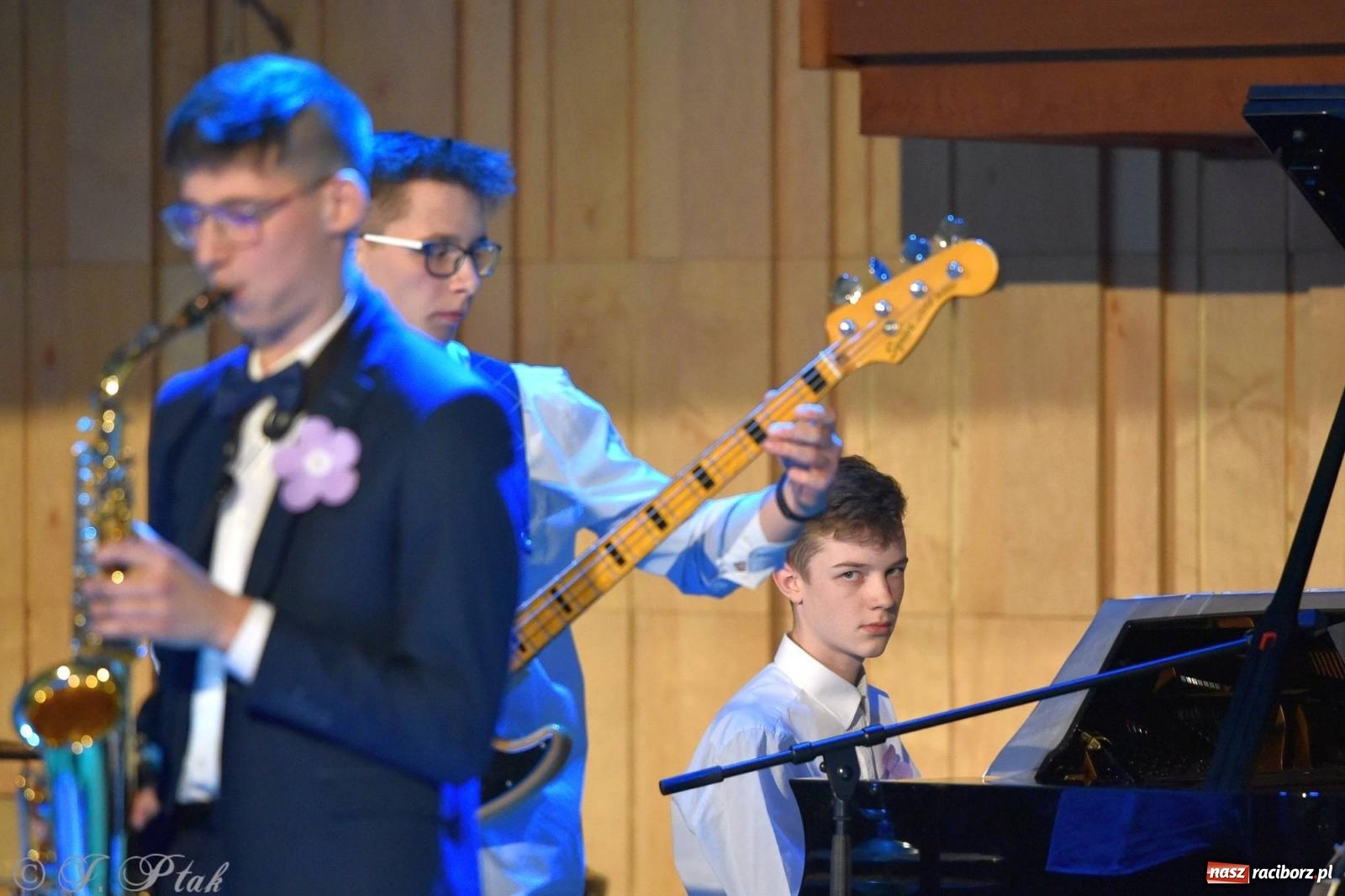 Zdjęcie w galerii na portalu naszraciborz.pl: Otwarte serca uczniów Mickiewicza. Koncert dla Nicole na bis [FOTO i WIDEO] wiadomości z regionu