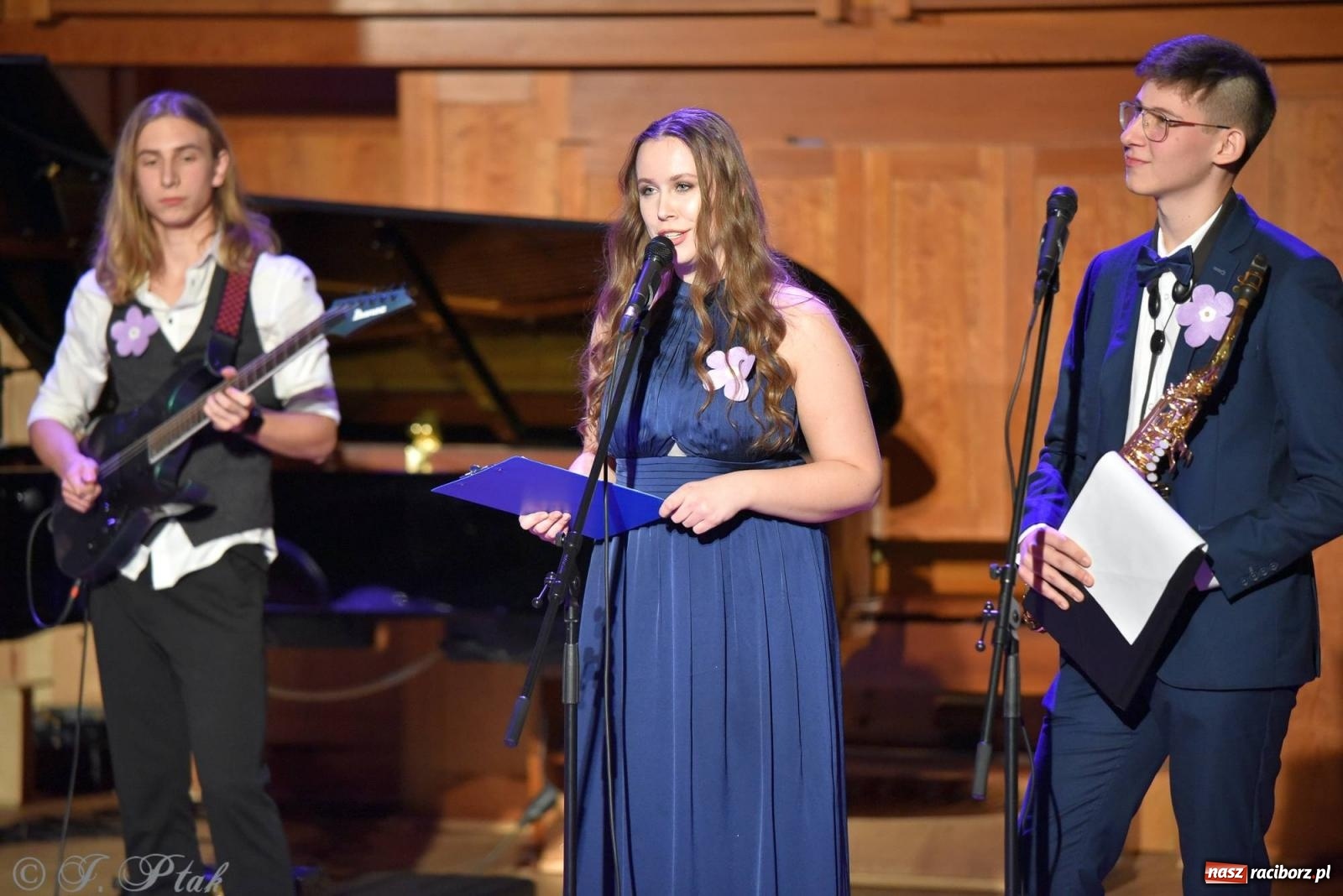 Zdjęcie w galerii na portalu naszraciborz.pl: Otwarte serca uczniów Mickiewicza. Koncert dla Nicole na bis [FOTO i WIDEO] wiadomości z regionu