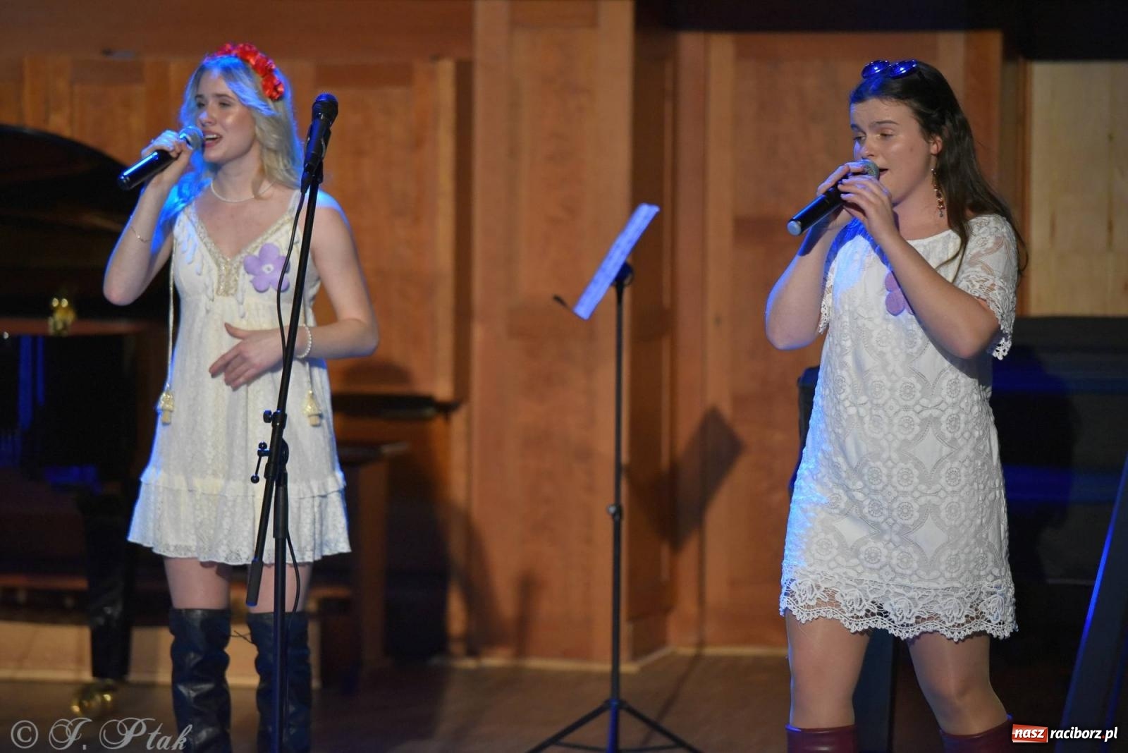 Zdjęcie w galerii na portalu naszraciborz.pl: Otwarte serca uczniów Mickiewicza. Koncert dla Nicole na bis [FOTO i WIDEO] wiadomości z regionu