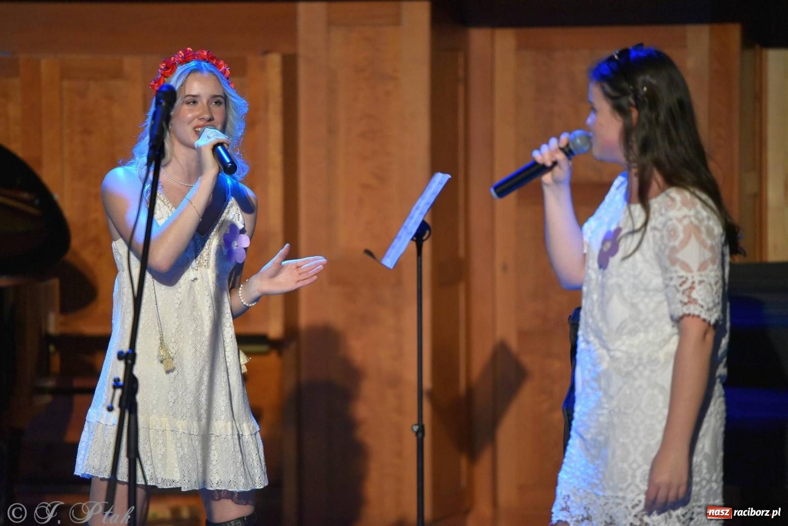 Zdjęcie w galerii na portalu naszraciborz.pl: Otwarte serca uczniów Mickiewicza. Koncert dla Nicole na bis [FOTO i WIDEO] wiadomości z regionu