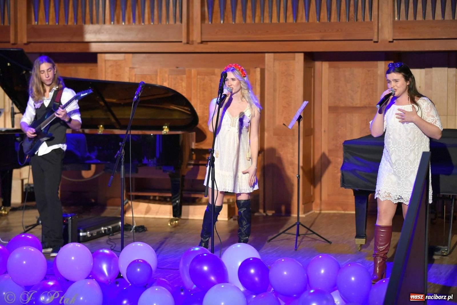 Zdjęcie w galerii na portalu naszraciborz.pl: Otwarte serca uczniów Mickiewicza. Koncert dla Nicole na bis [FOTO i WIDEO] wiadomości z regionu